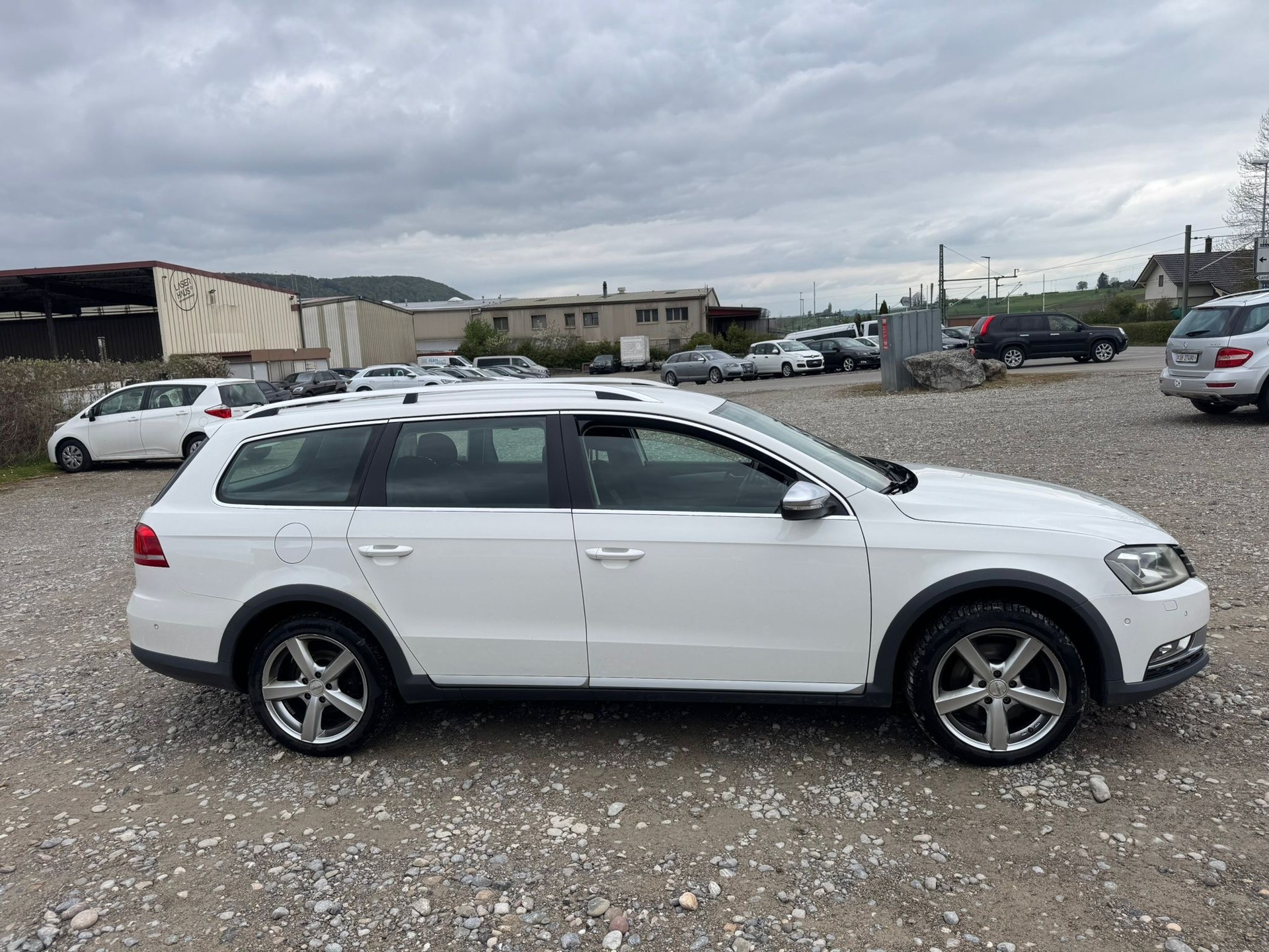 VW Passat Alltrack 2.0 TDI BMT 4Motion-image-6