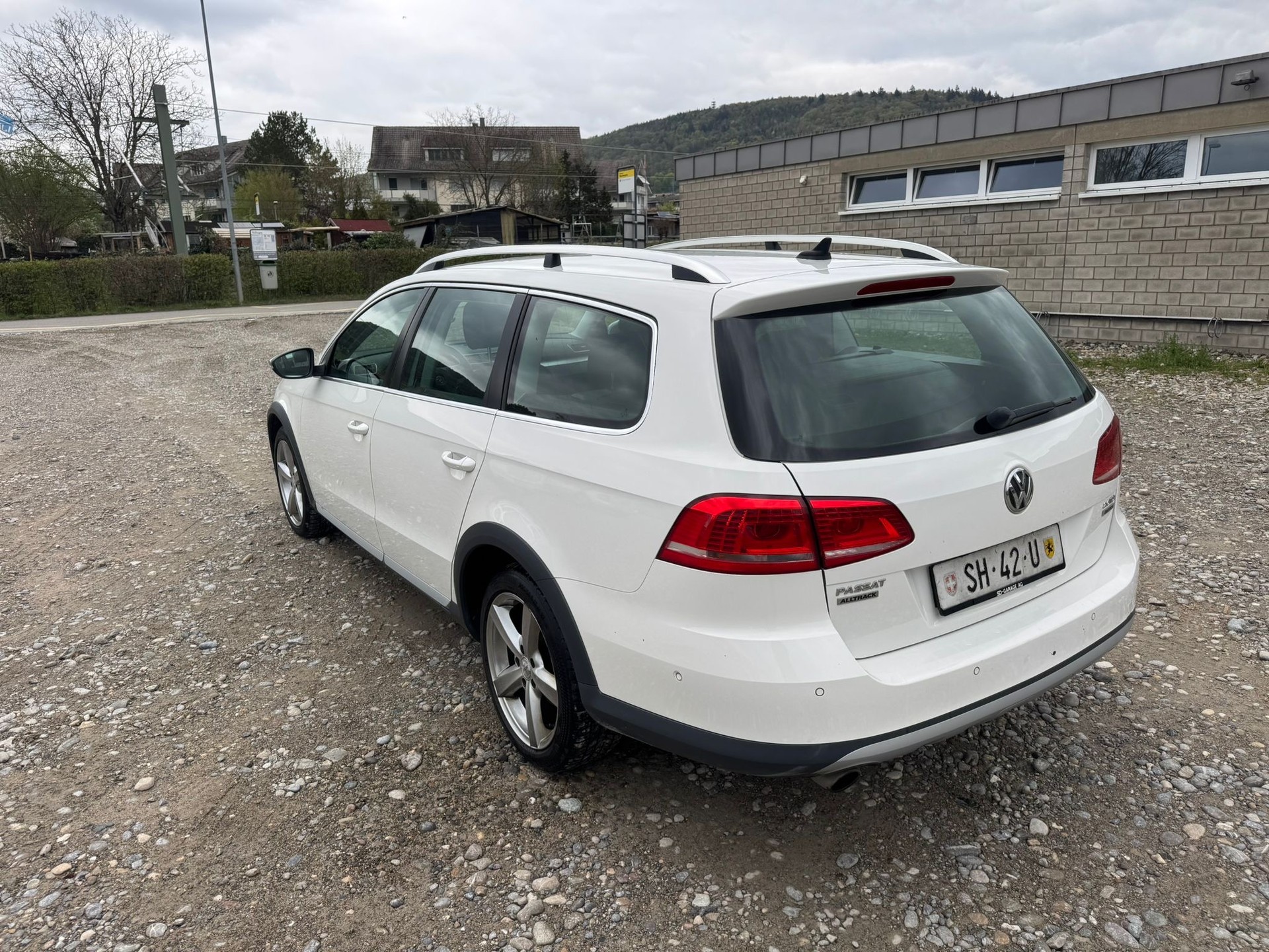 VW Passat Alltrack 2.0 TDI BMT 4Motion-image-5