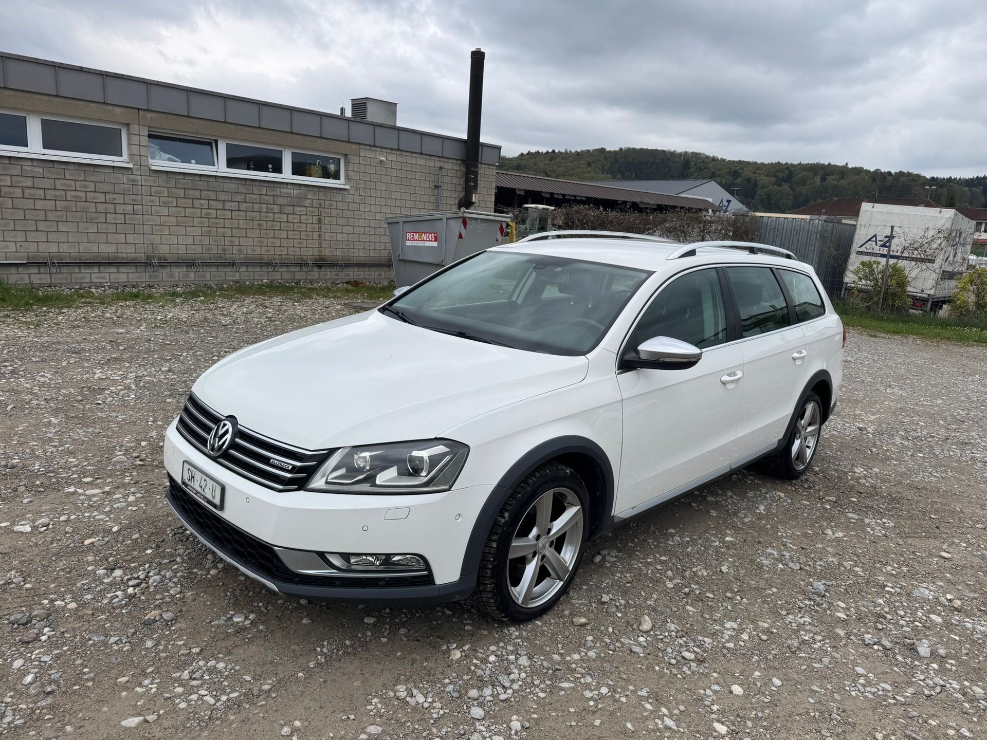 VW Passat Alltrack 2.0 TDI BMT 4Motion-image-2