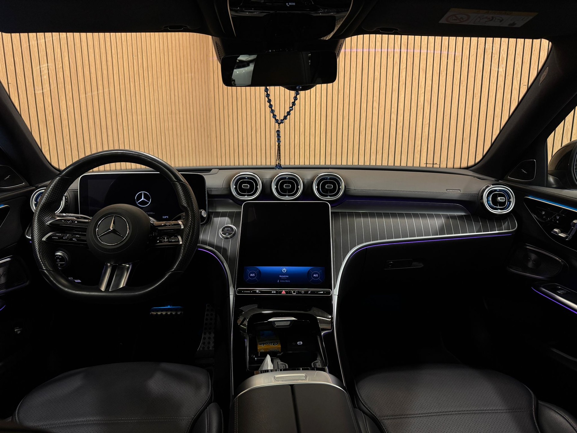 MERCEDES-BENZ C 300 4Matic AMG Line-image-6
