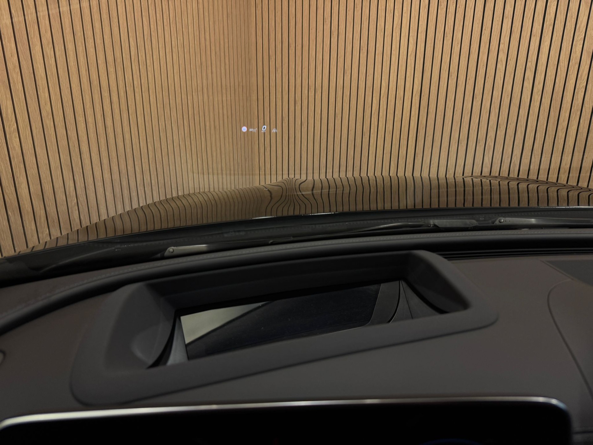MERCEDES-BENZ C 300 4Matic AMG Line-image-24