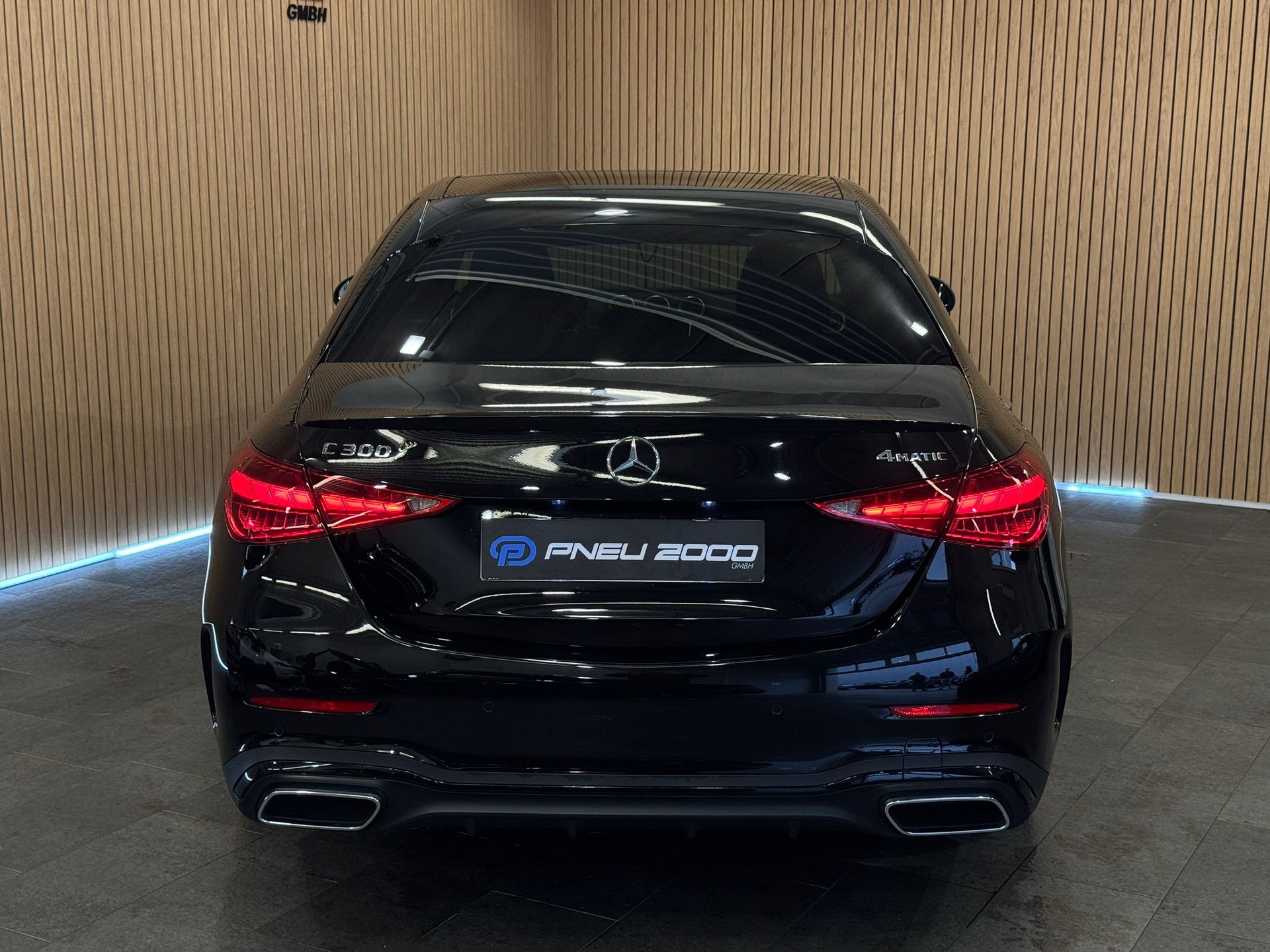 MERCEDES-BENZ C 300 4Matic AMG Line-showroom-element-2