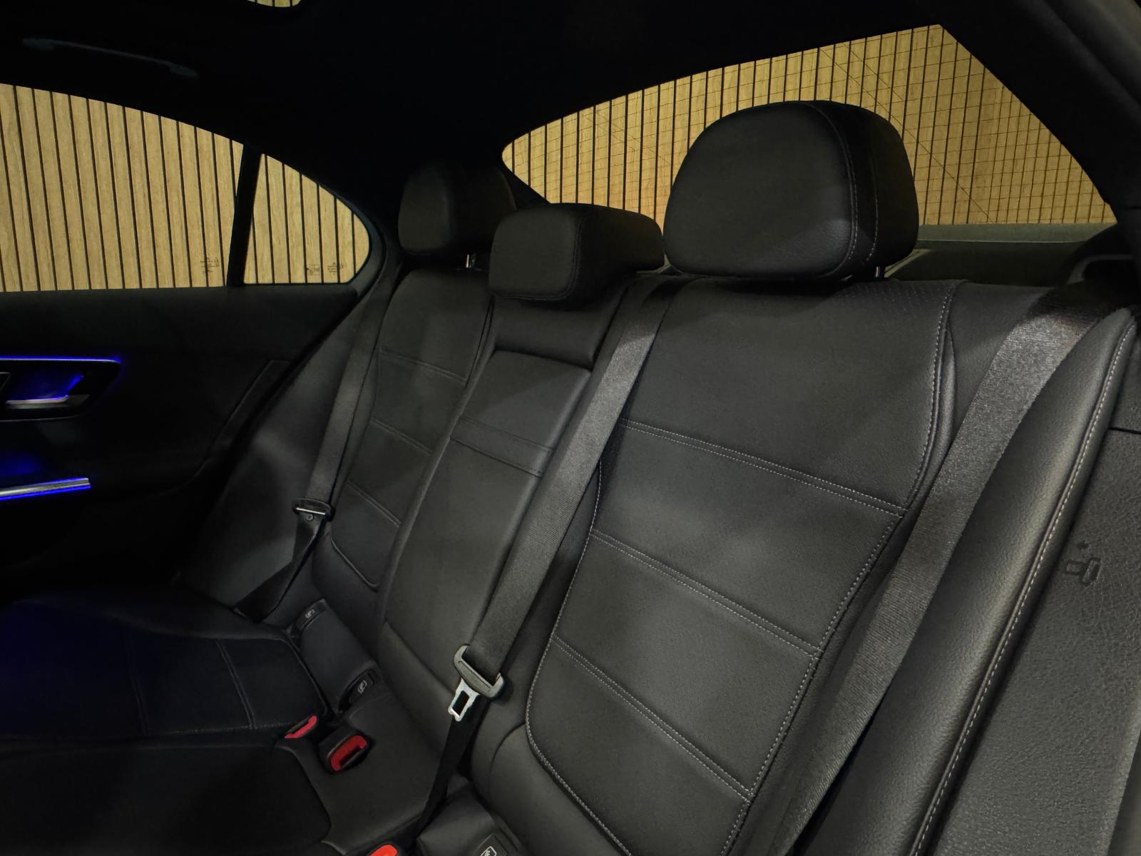 MERCEDES-BENZ C 300 4Matic AMG Line-image-26