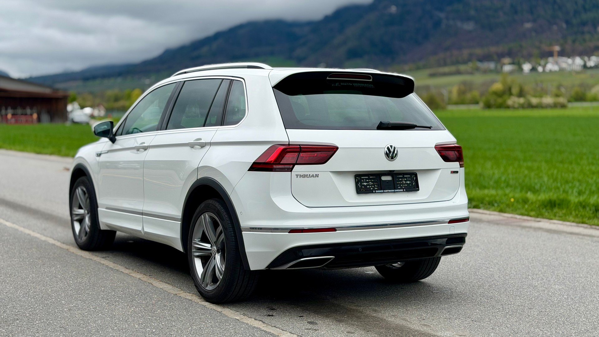 VW Tiguan 2.0TSI Highline 4Motion DSG-image-2