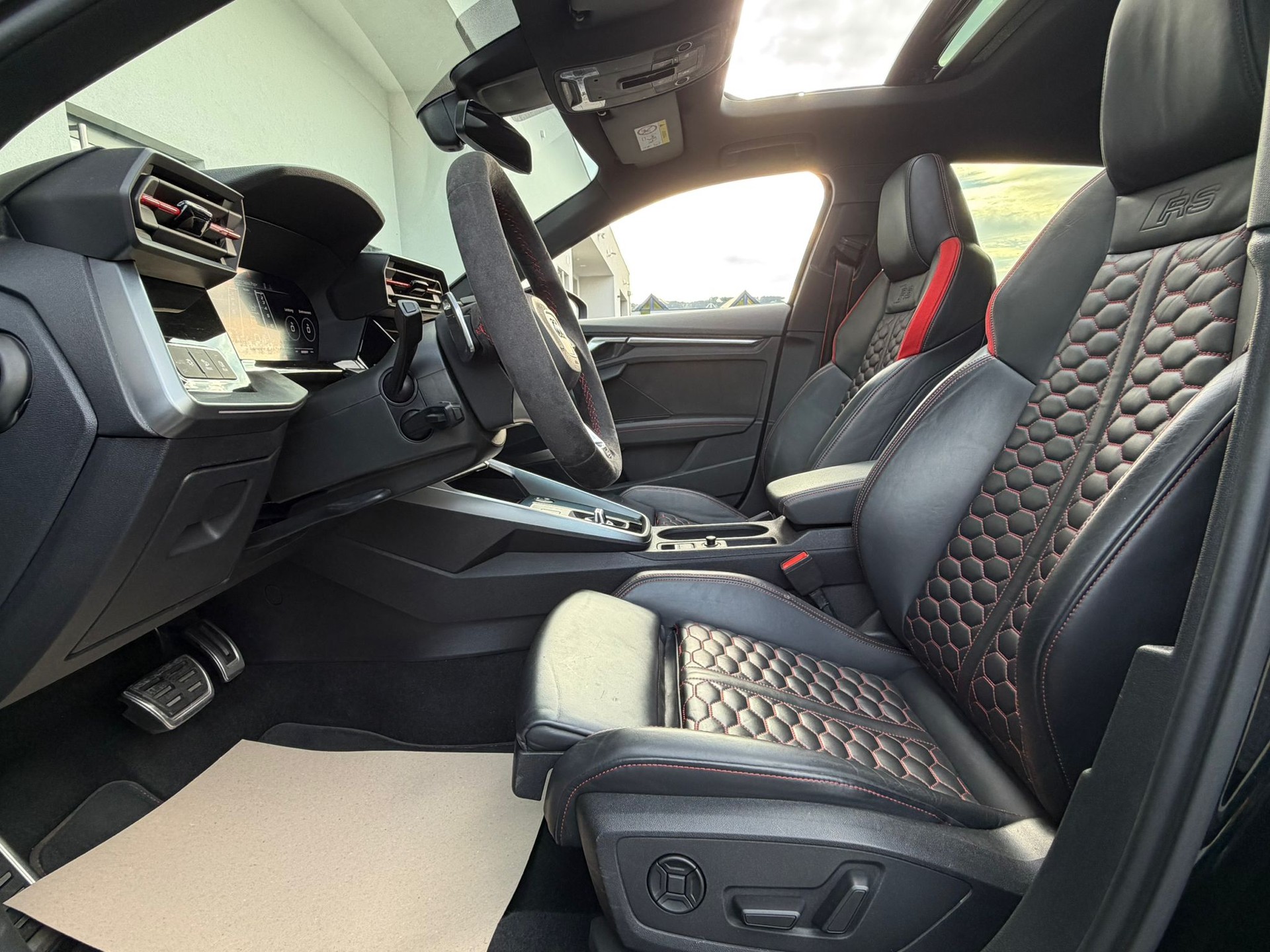 AUDI RS3 Sportback 2.5 TSI quattro S-tronic-image-14