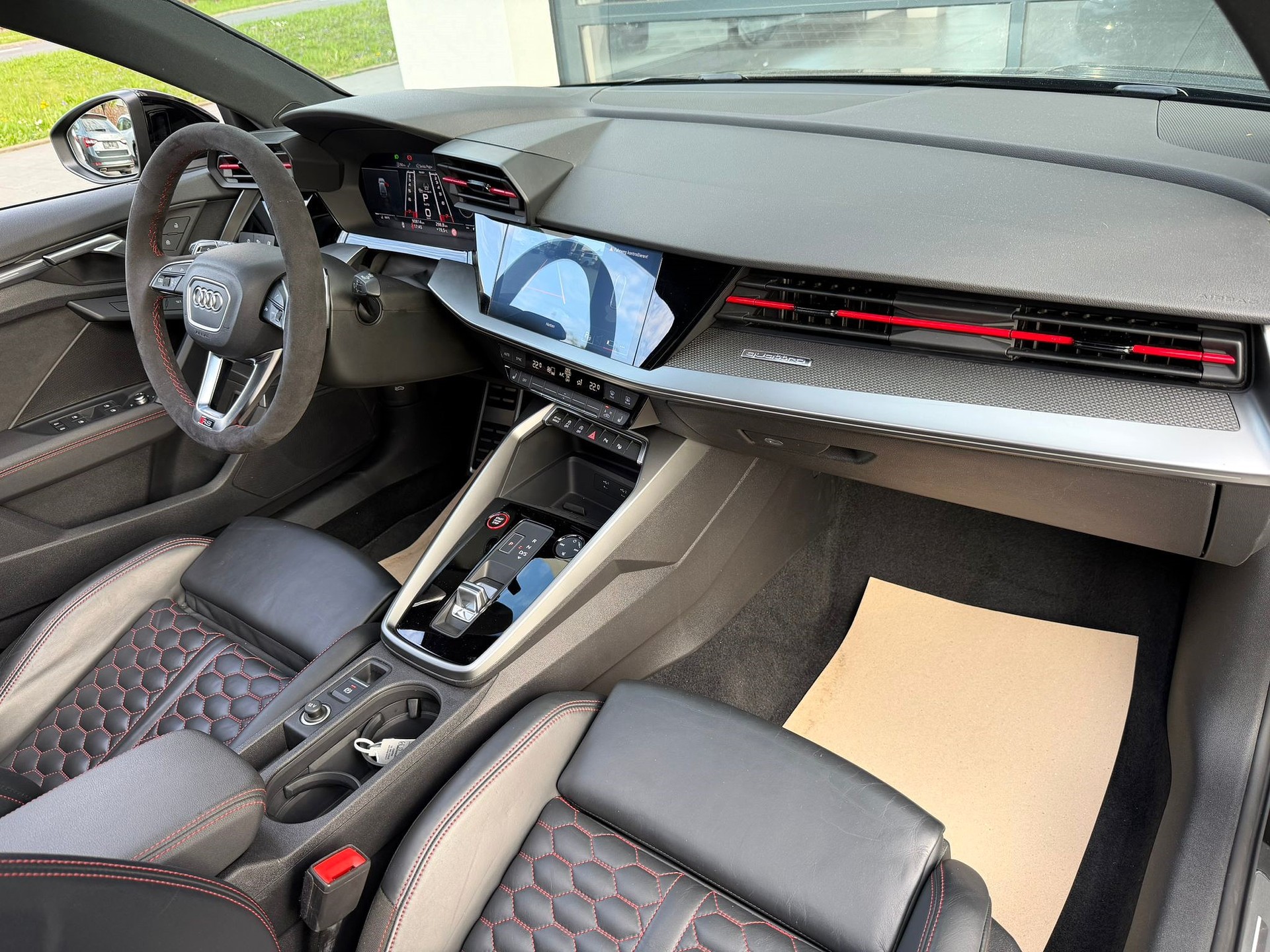 AUDI RS3 Sportback 2.5 TSI quattro S-tronic-image-13