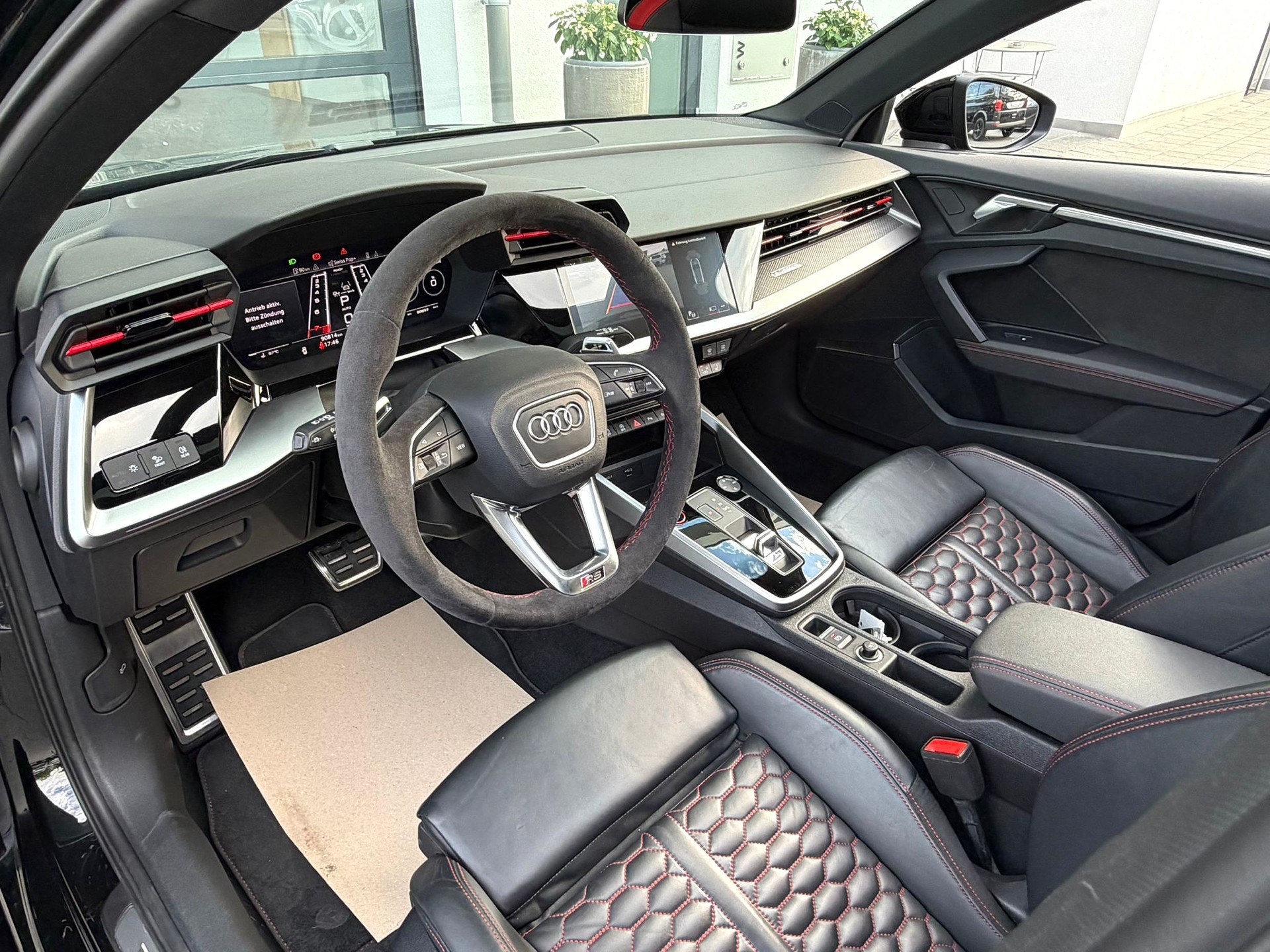 AUDI RS3 Sportback 2.5 TSI quattro S-tronic-image-12