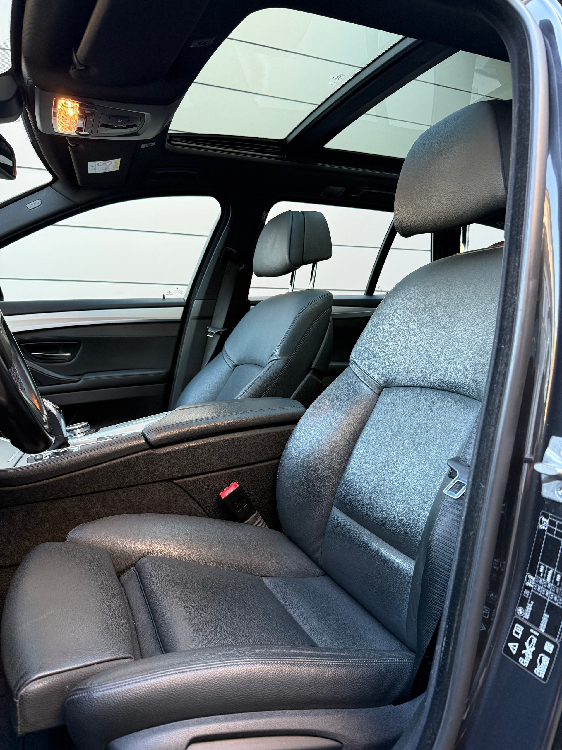 BMW M550d Touring xDrive Steptronic-image-10
