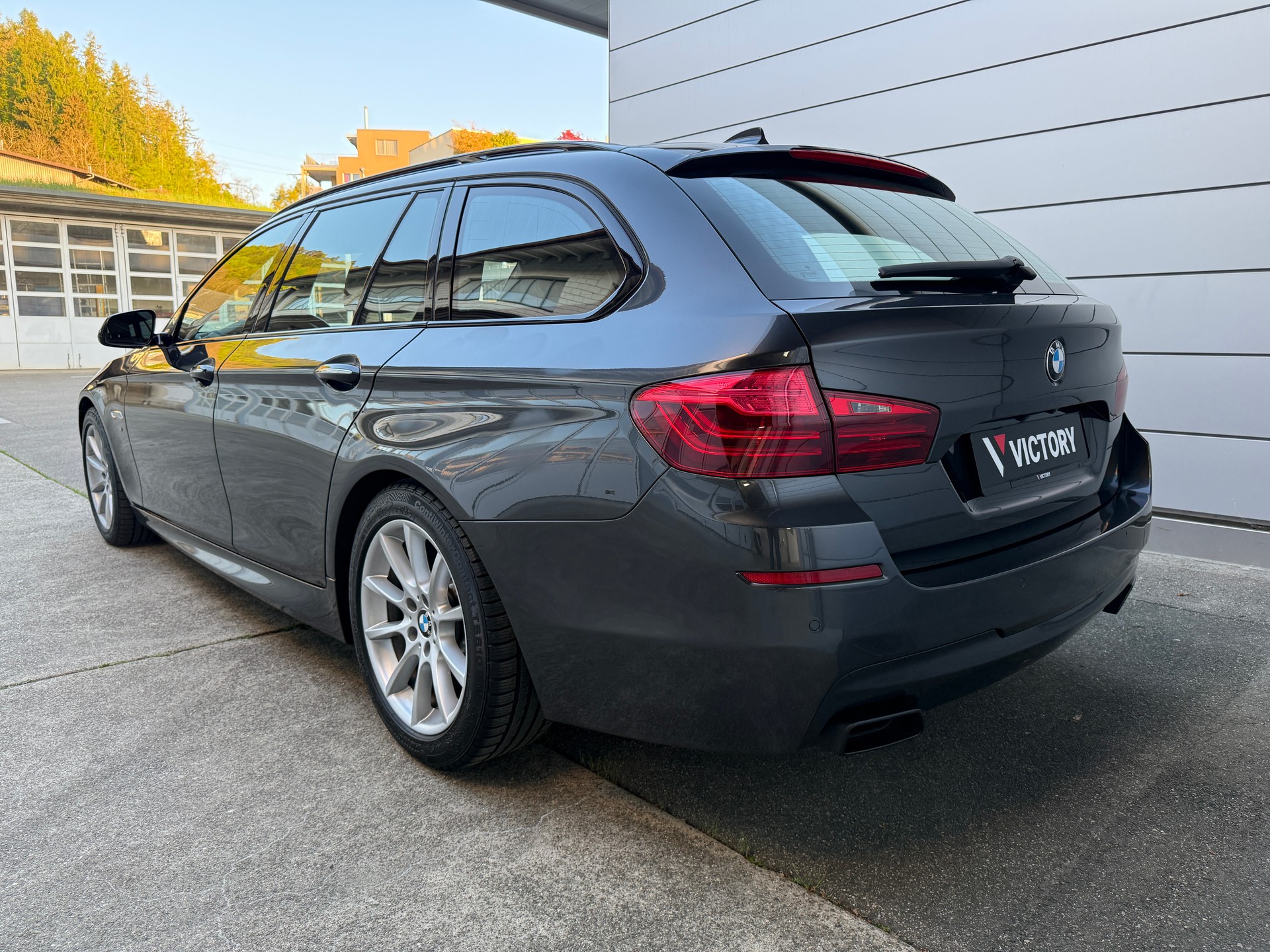 BMW M550d Touring xDrive Steptronic-image-2