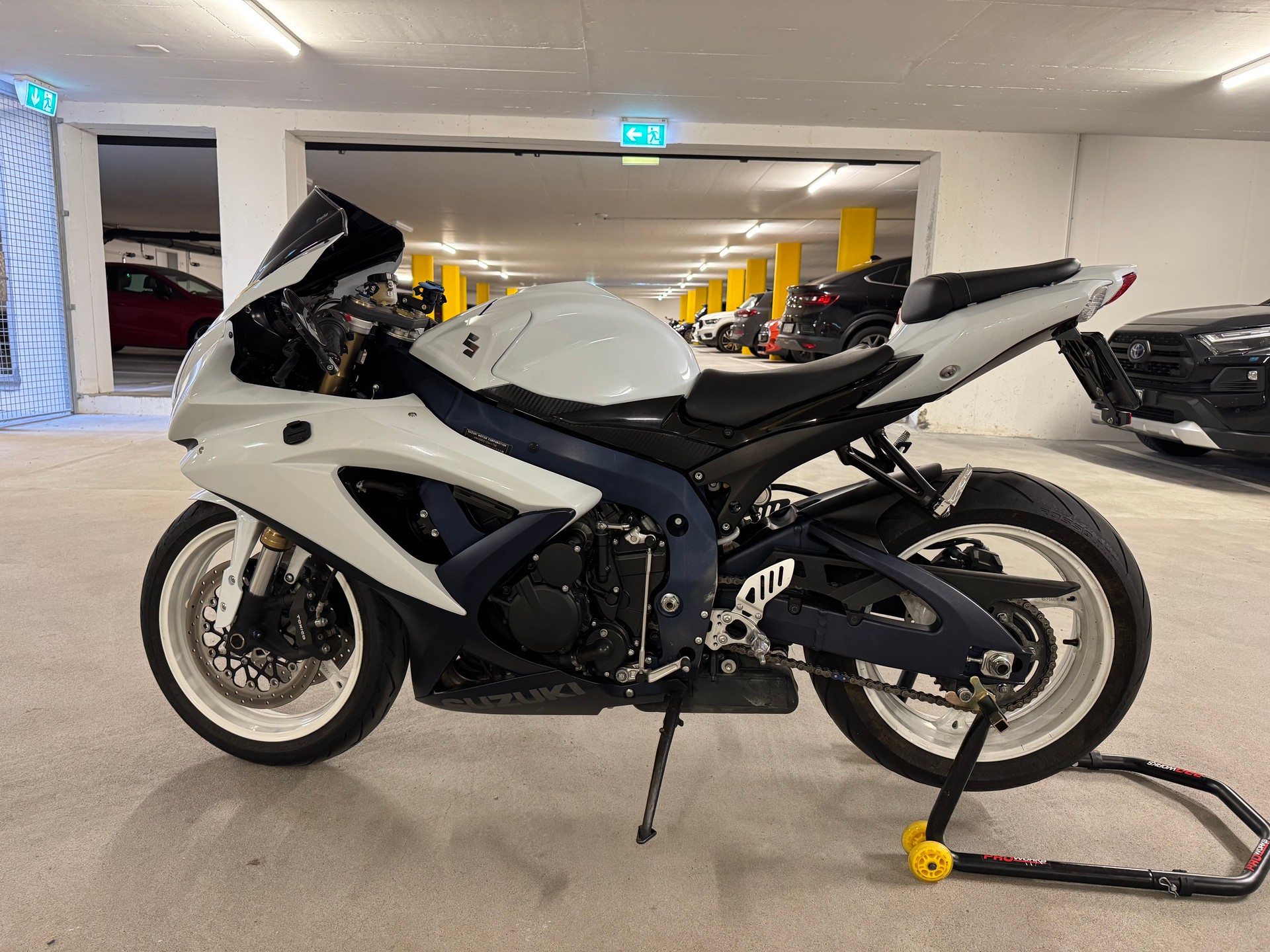 SUZUKI GSX-R 600 U L0-image-5