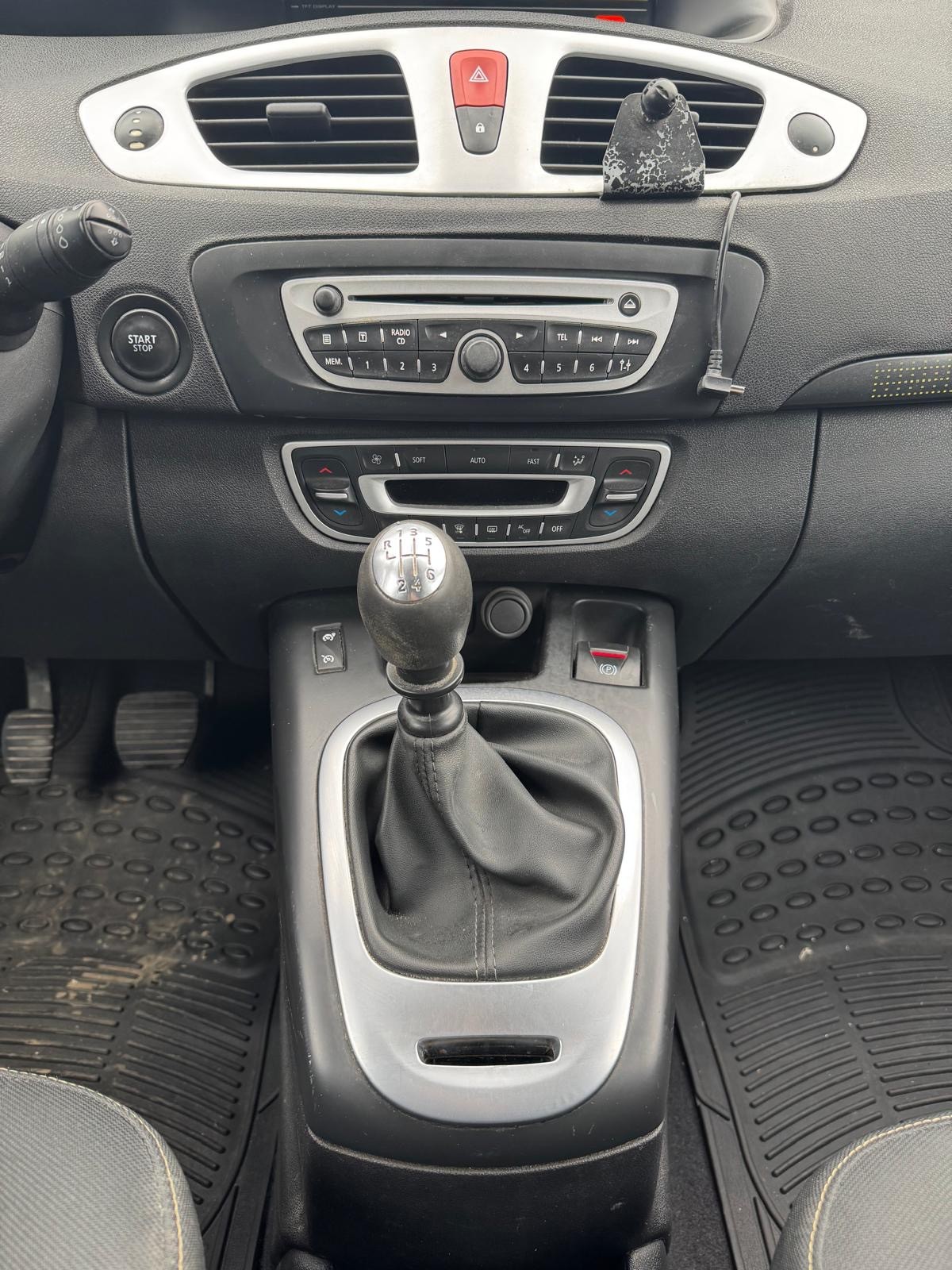 RENAULT Grand Scénic 1.9 dCi Expression-image-7