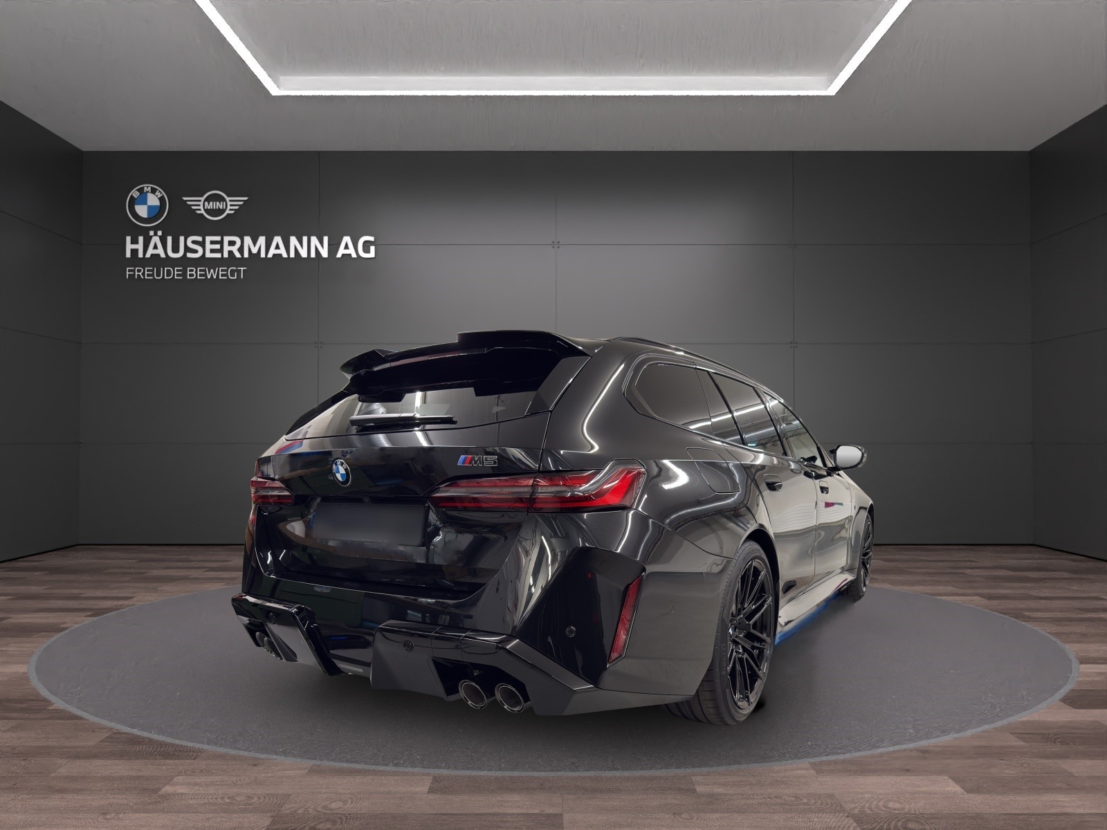 BMW M5 xDrive Touring-image-4