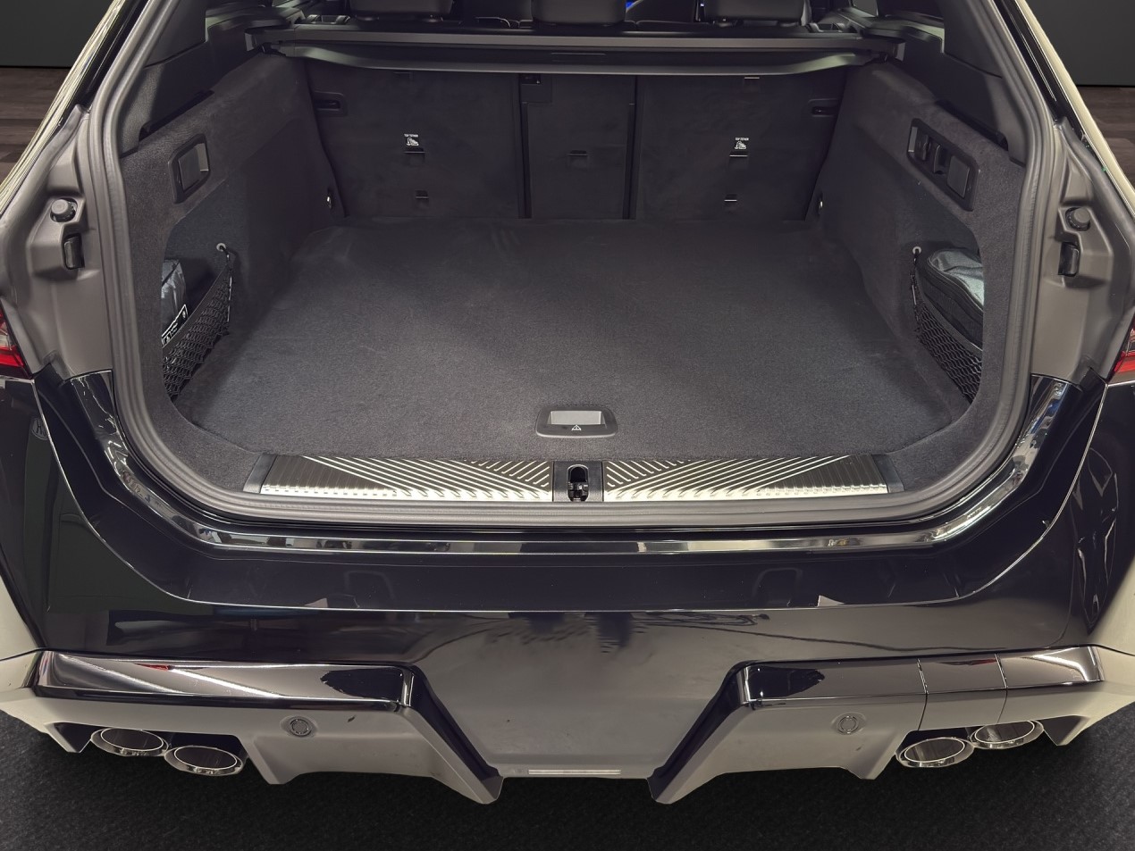 BMW M5 xDrive Touring-image-22
