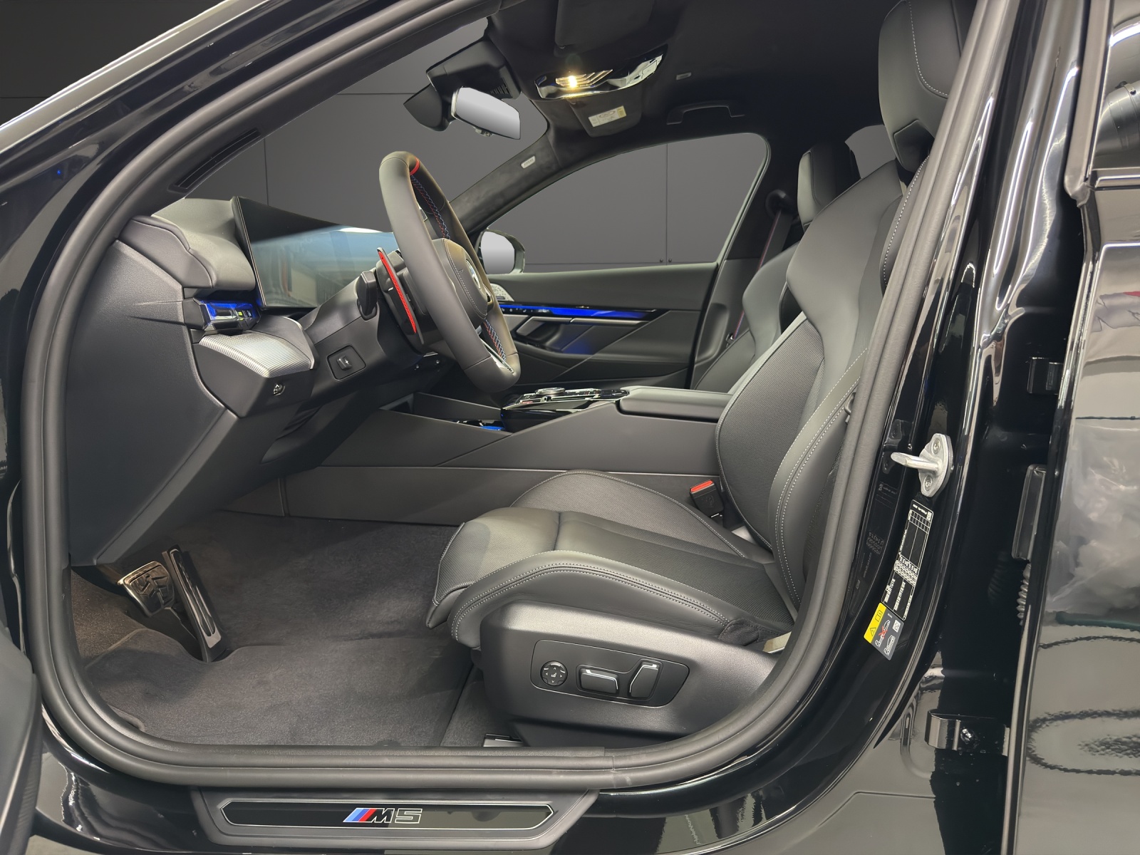 BMW M5 xDrive Touring-image-6