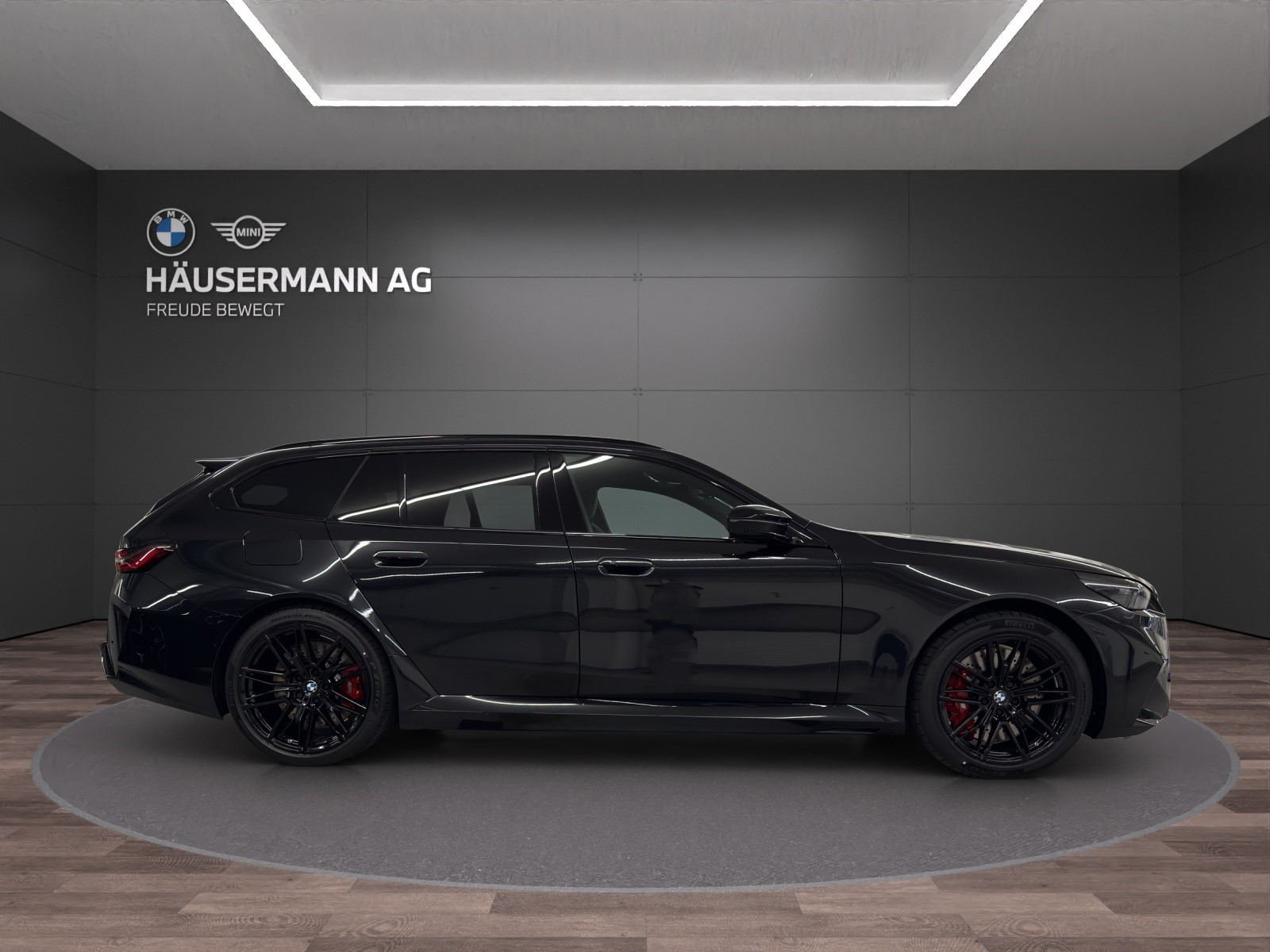 BMW M5 xDrive Touring-image-3