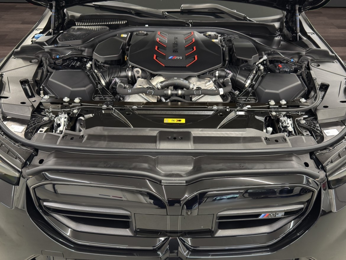 BMW M5 xDrive Touring-image-23