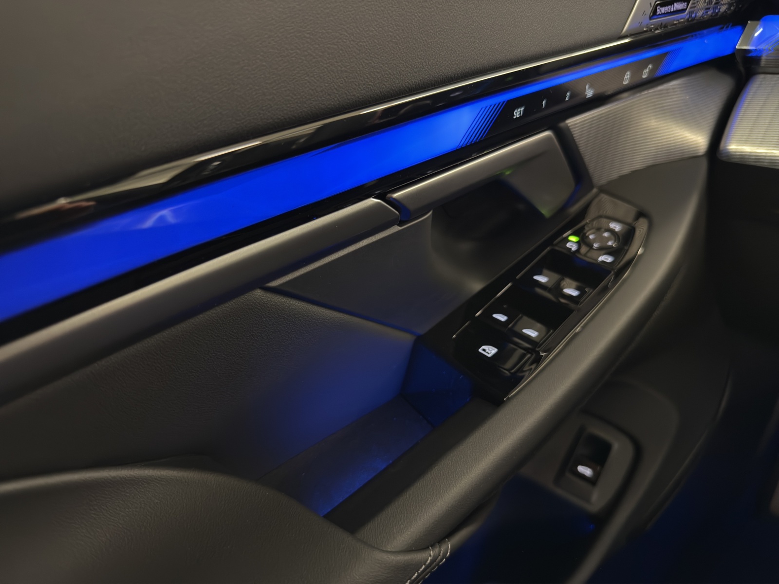BMW M5 xDrive Touring-image-14