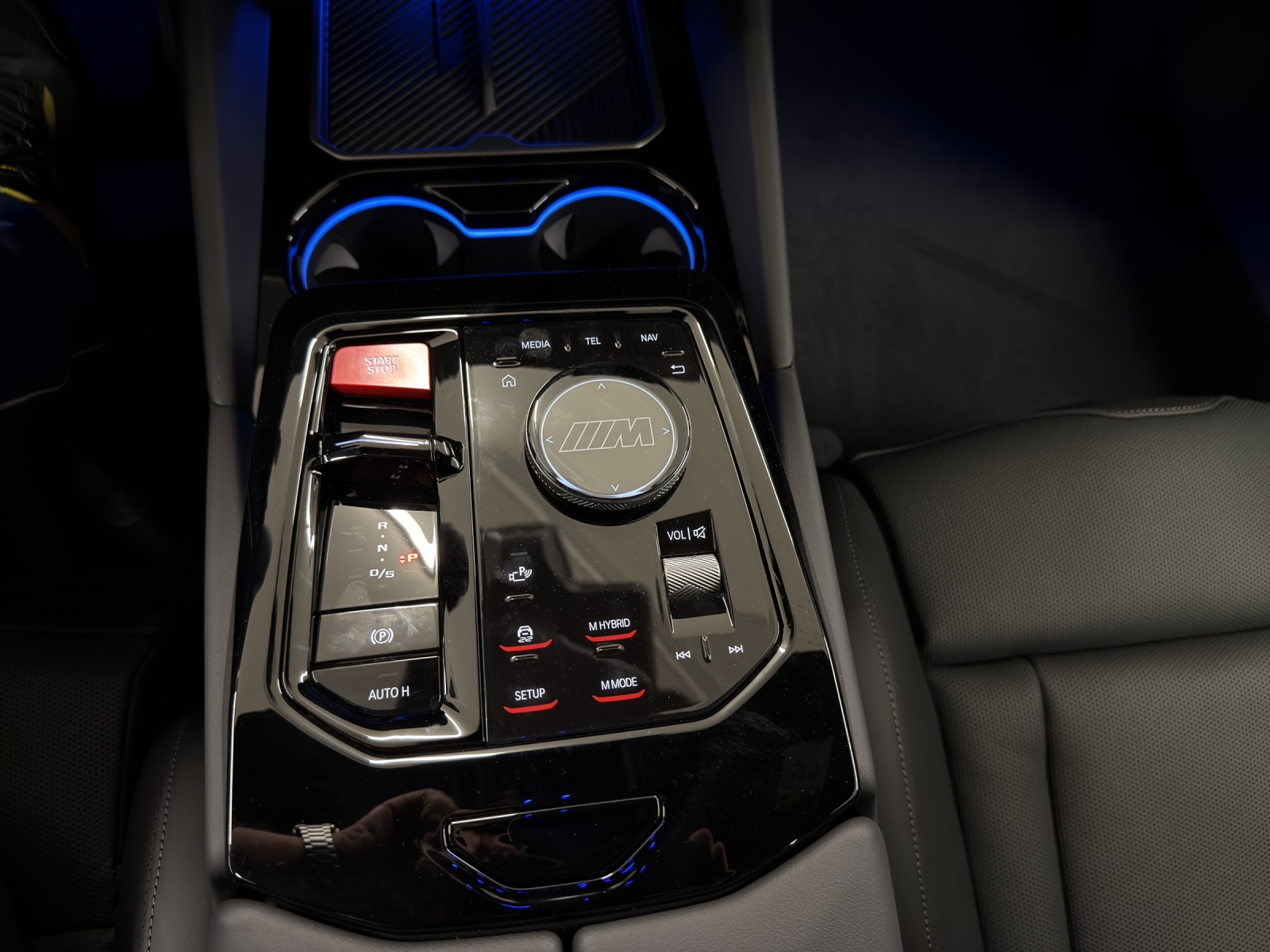 BMW M5 xDrive Touring-image-16