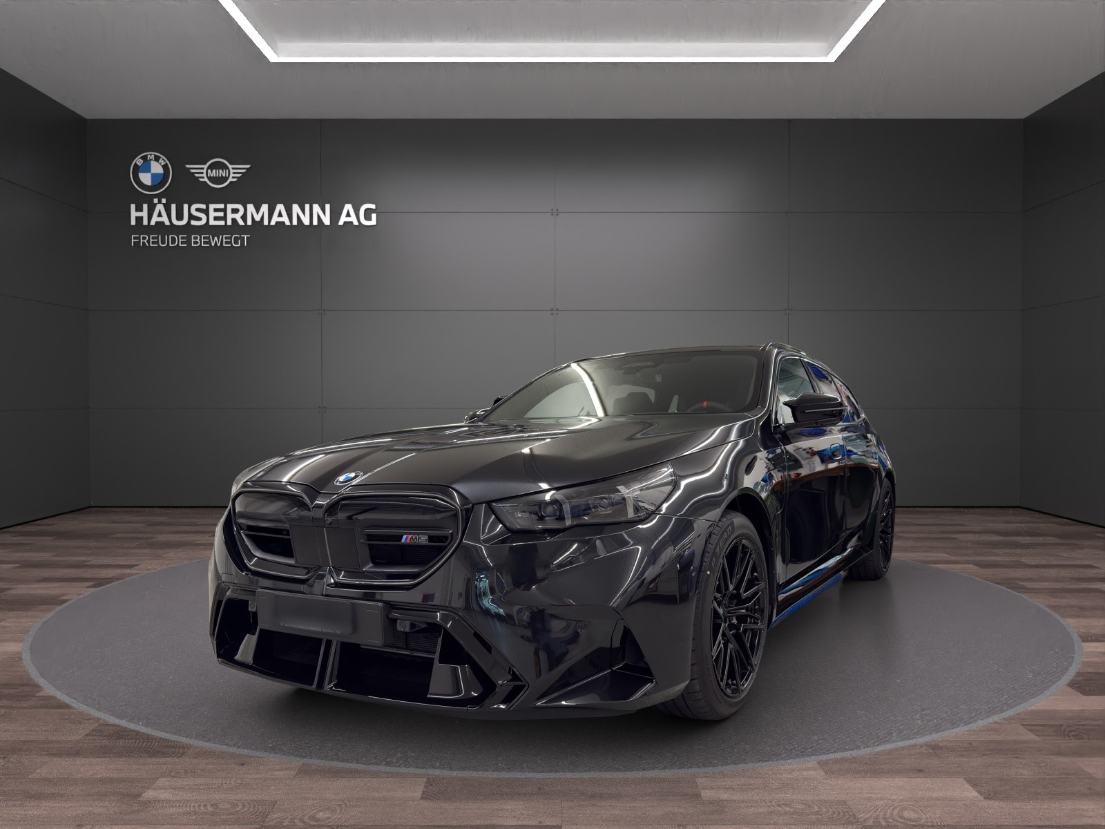 BMW M5 xDrive Touring-image-0