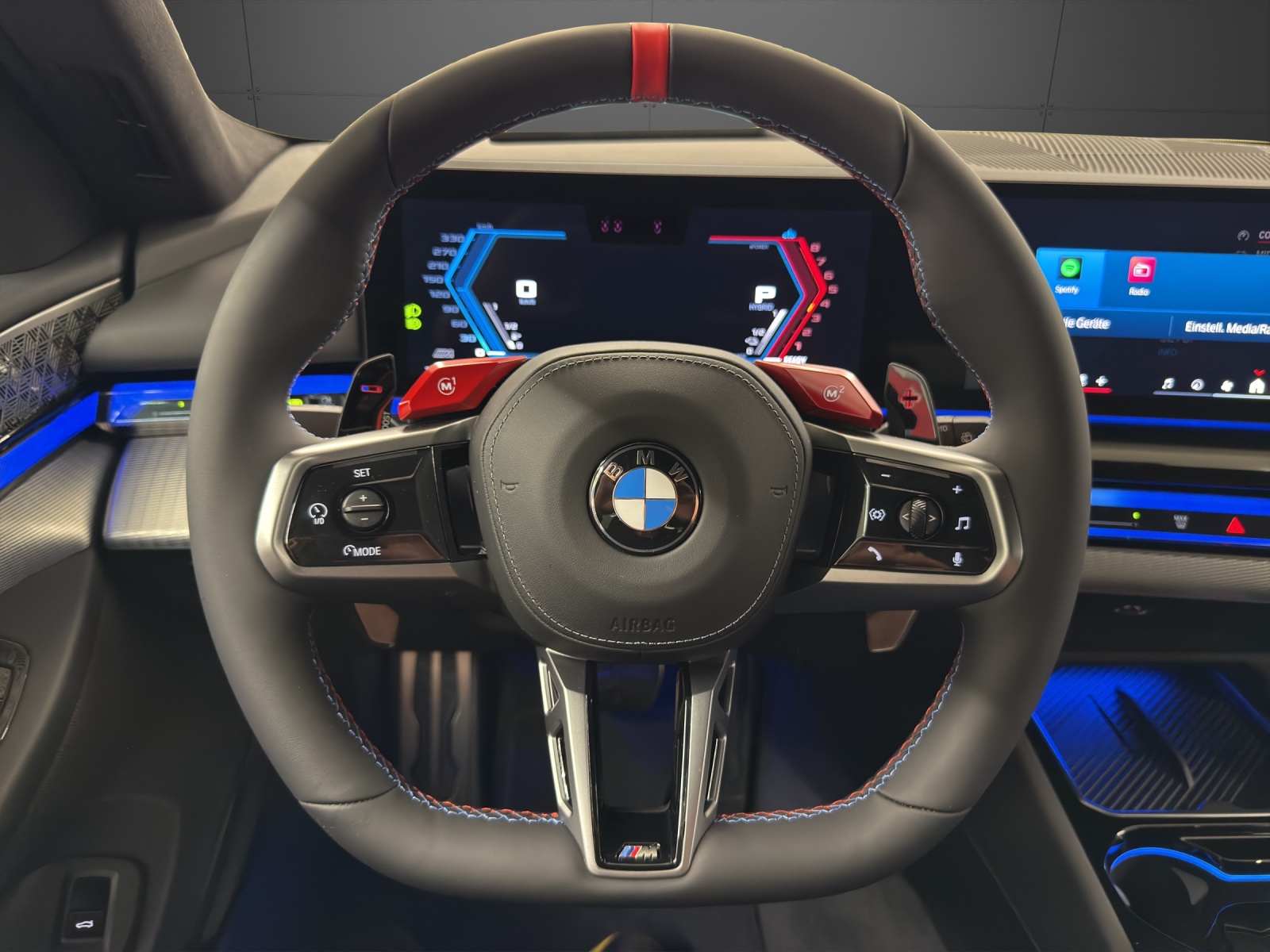 BMW M5 xDrive Touring-image-12