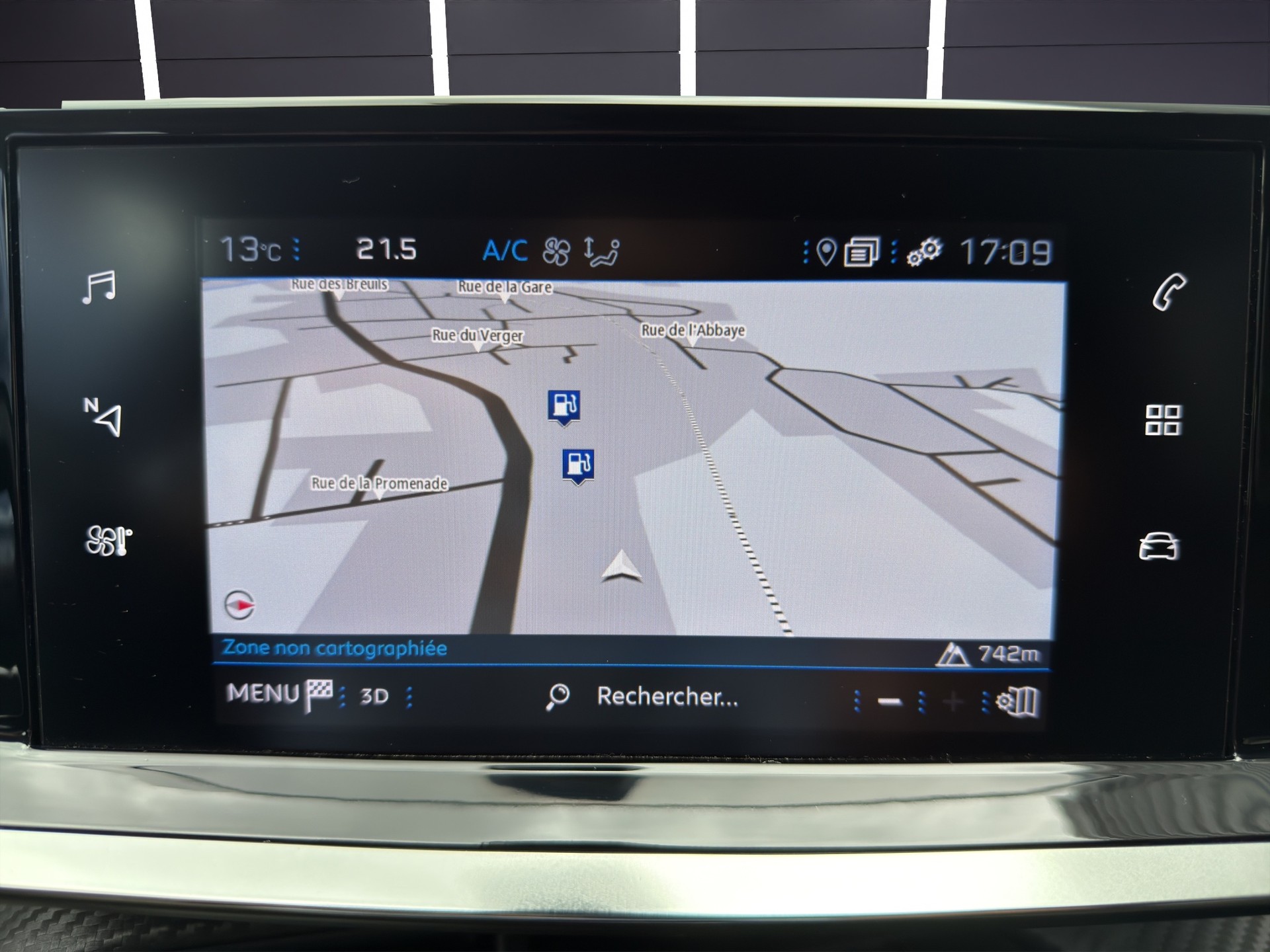 PEUGEOT 208 1.2 Allure-image-9