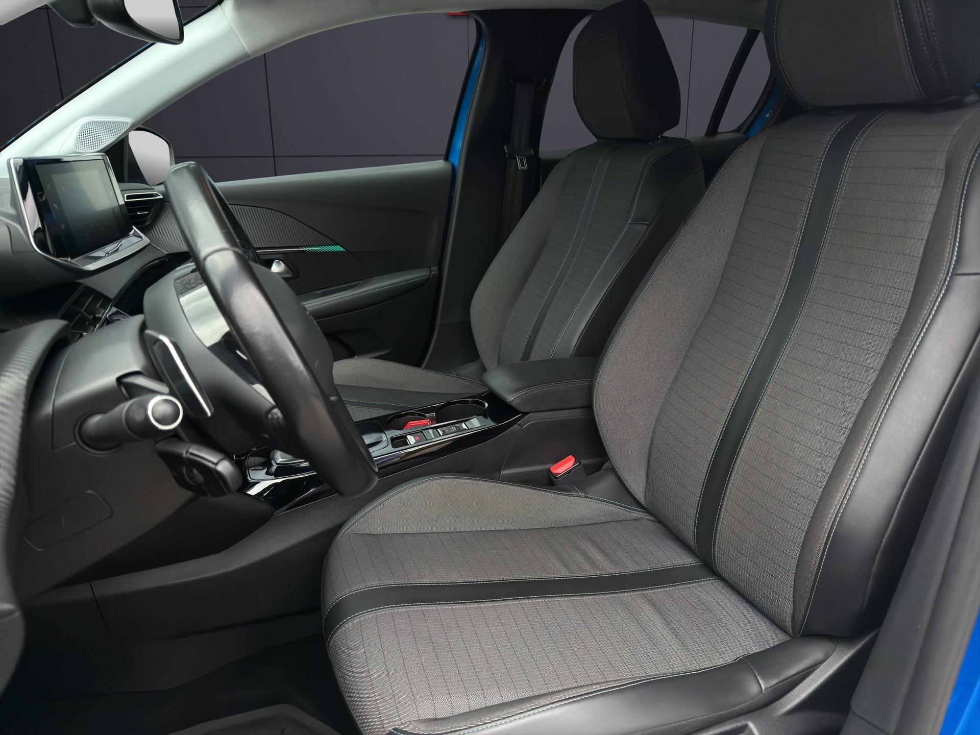 PEUGEOT 208 1.2 Allure-image-5