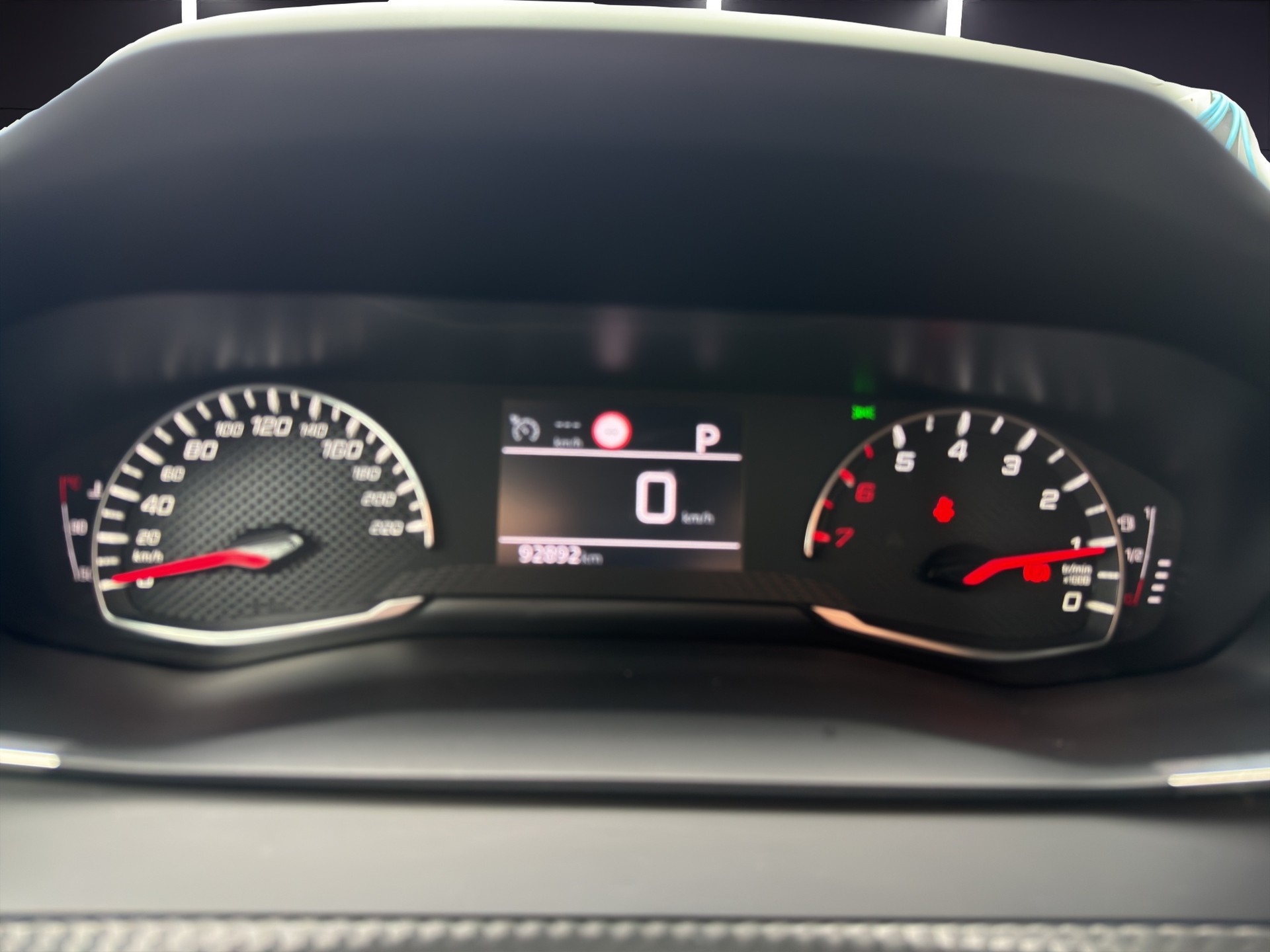 PEUGEOT 208 1.2 Allure-image-8
