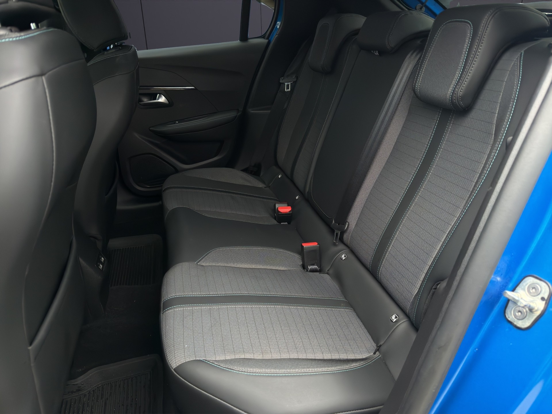 PEUGEOT 208 1.2 Allure-image-6