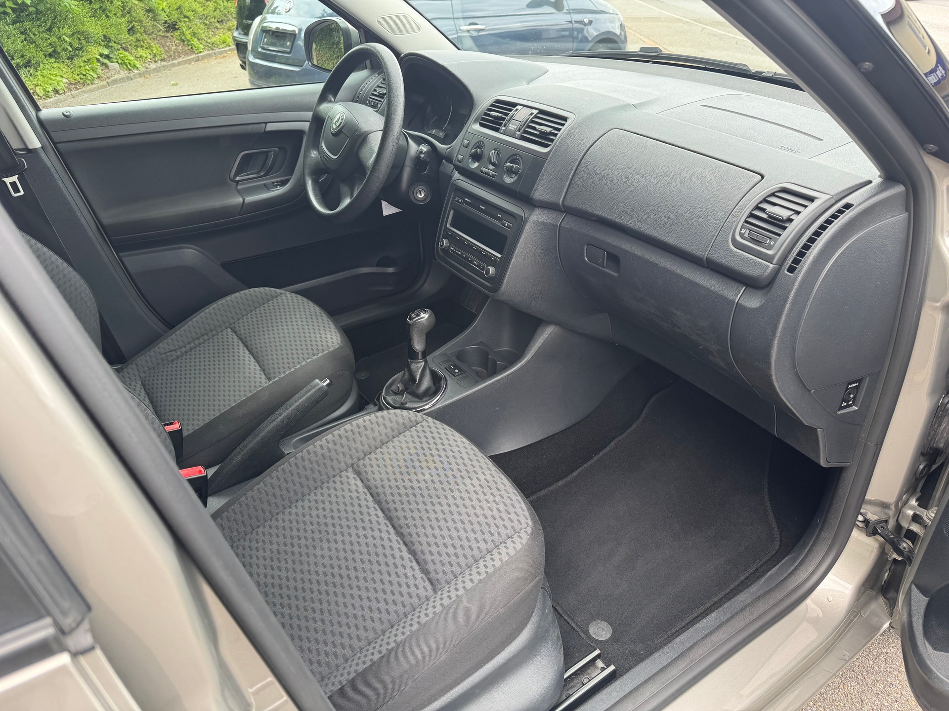 SKODA Fabia 1.2 TSI Classic-image-5