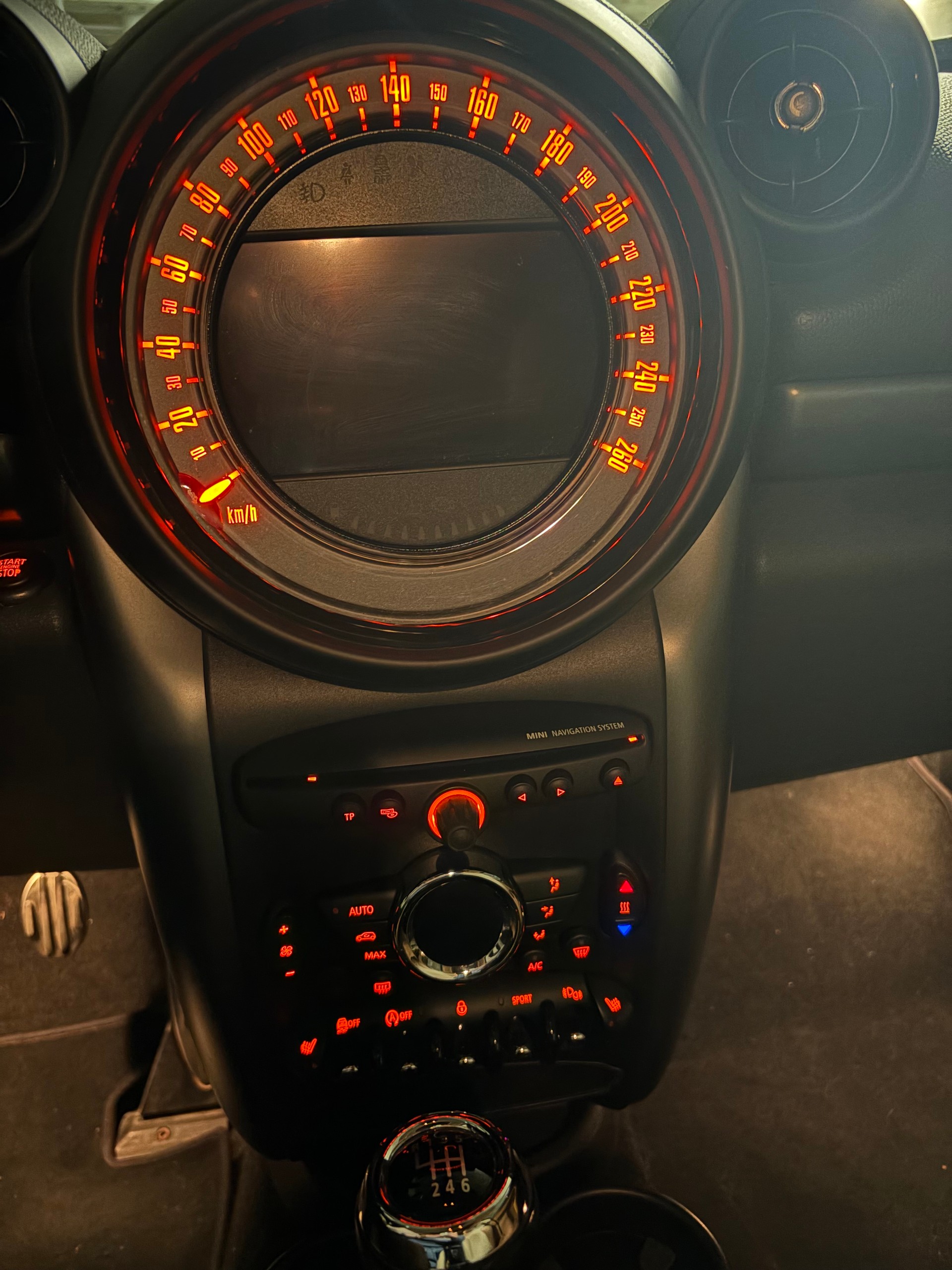 MINI 1.6i Cooper S ALL4-image-5