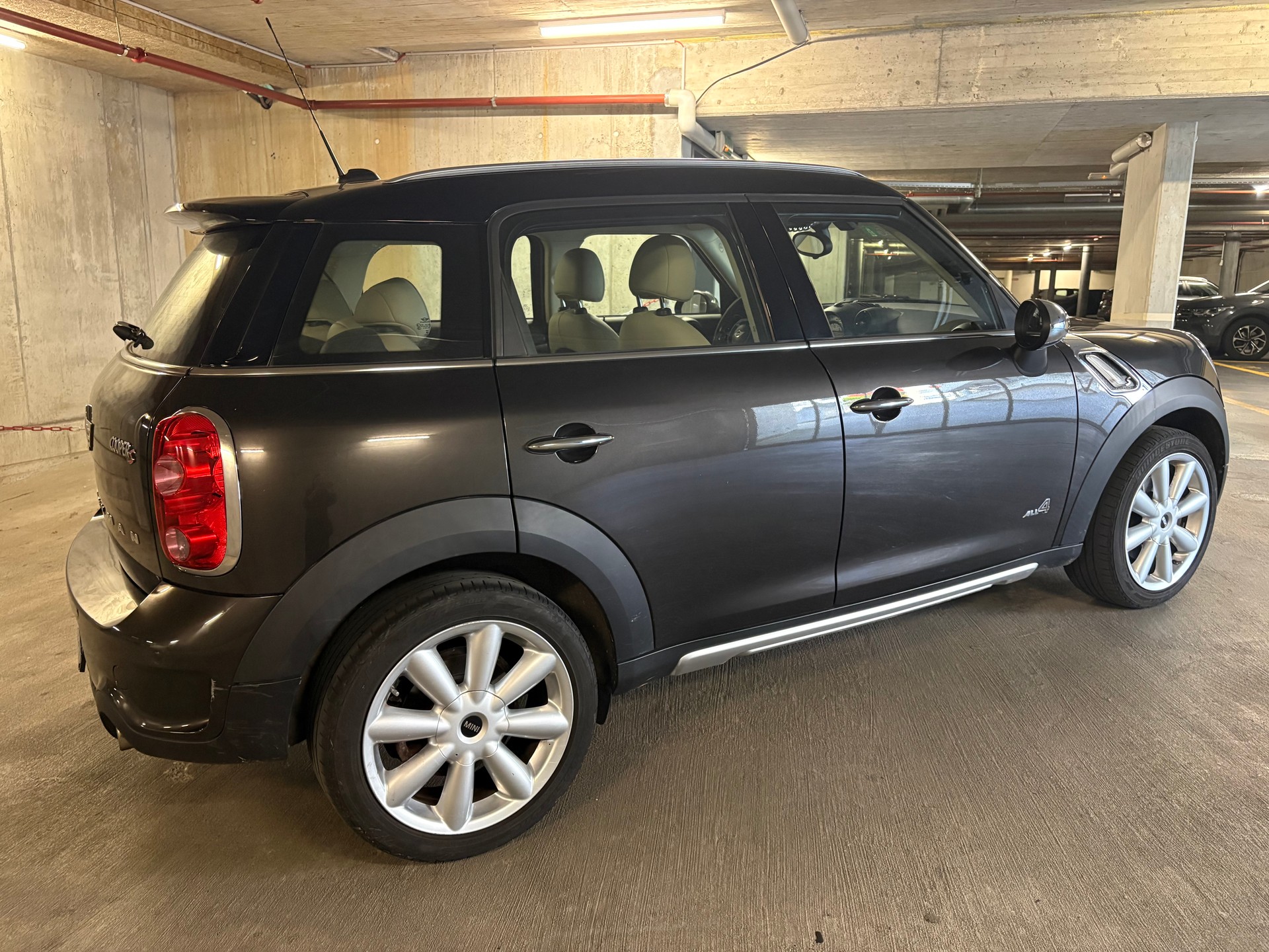 MINI 1.6i Cooper S ALL4-image-4
