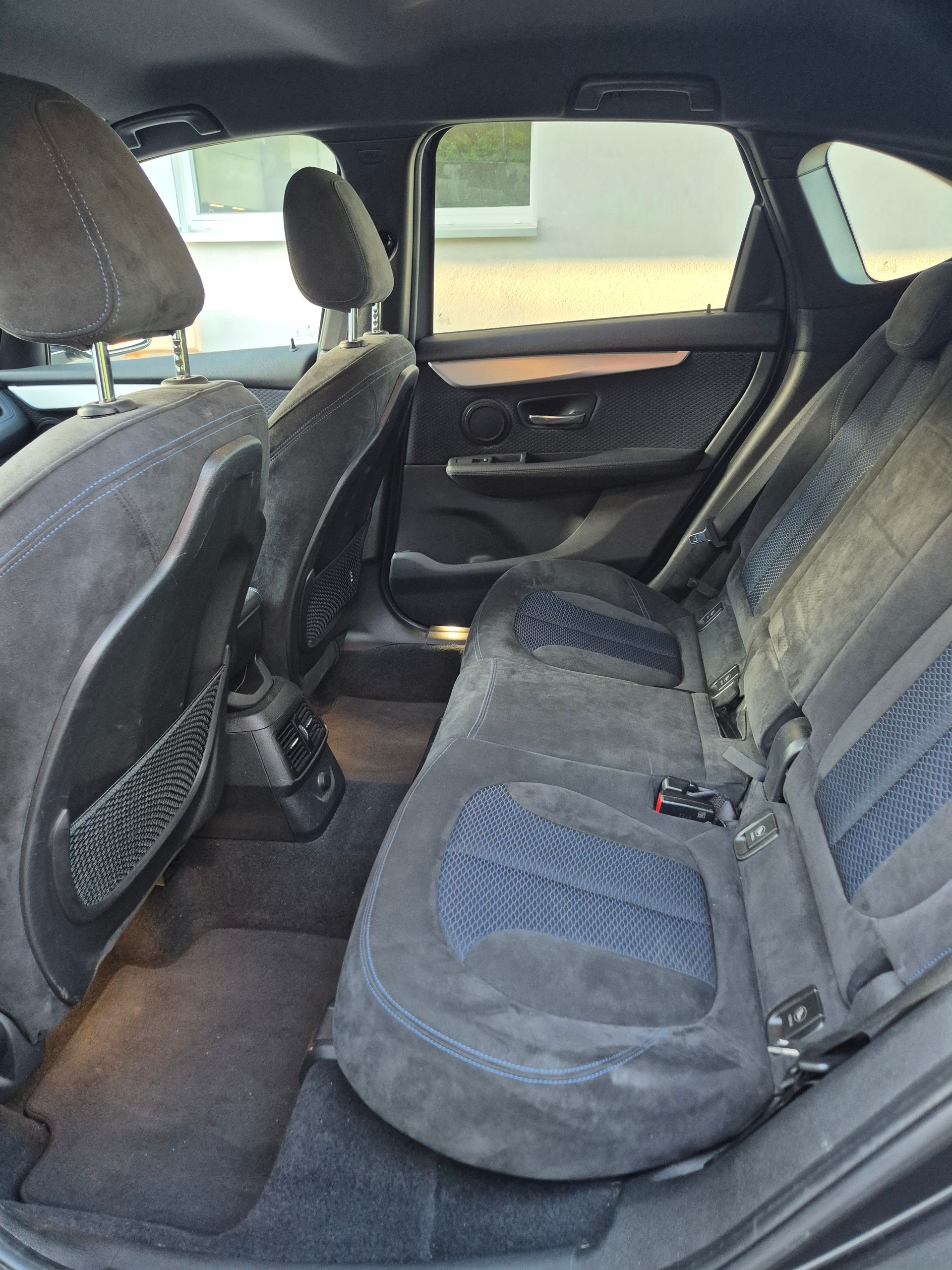 BMW 225i xDrive M Sport Steptronic-image-5