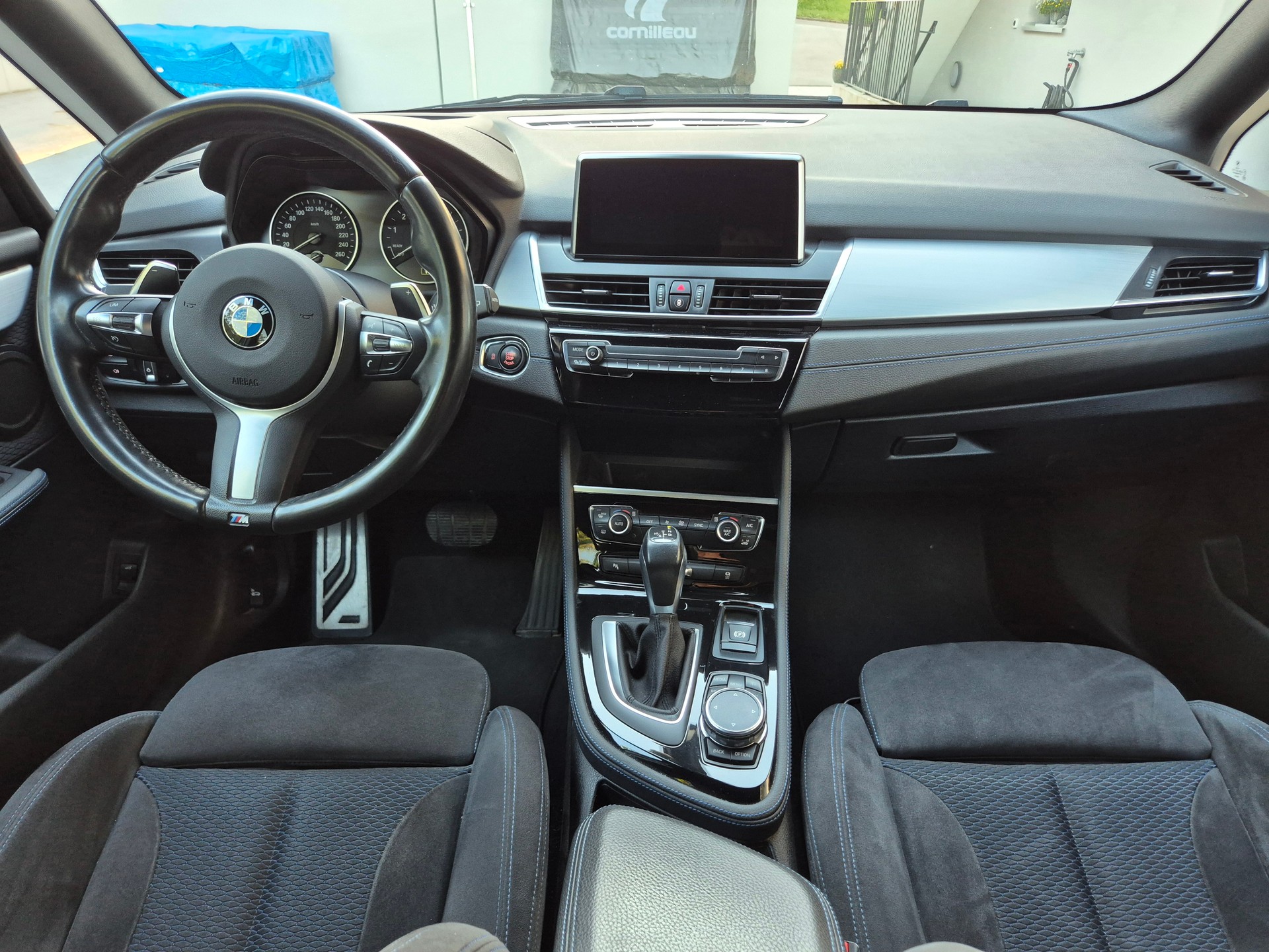 BMW 225i xDrive M Sport Steptronic-image-4