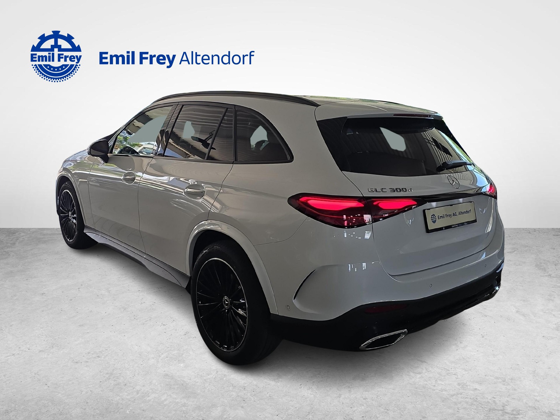 MERCEDES-BENZ GLC 300 d 4MATIC AMG Line-image-2