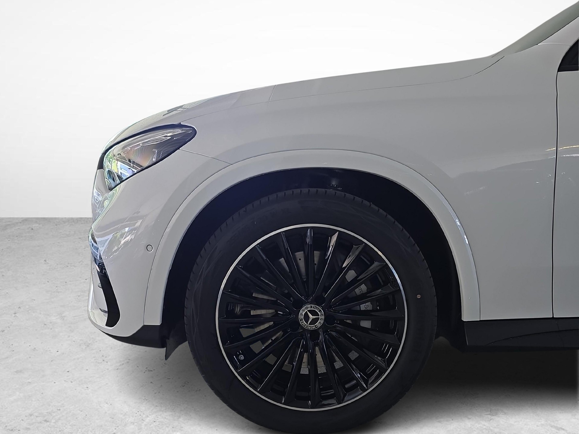 MERCEDES-BENZ GLC 300 d 4MATIC AMG Line-image-12