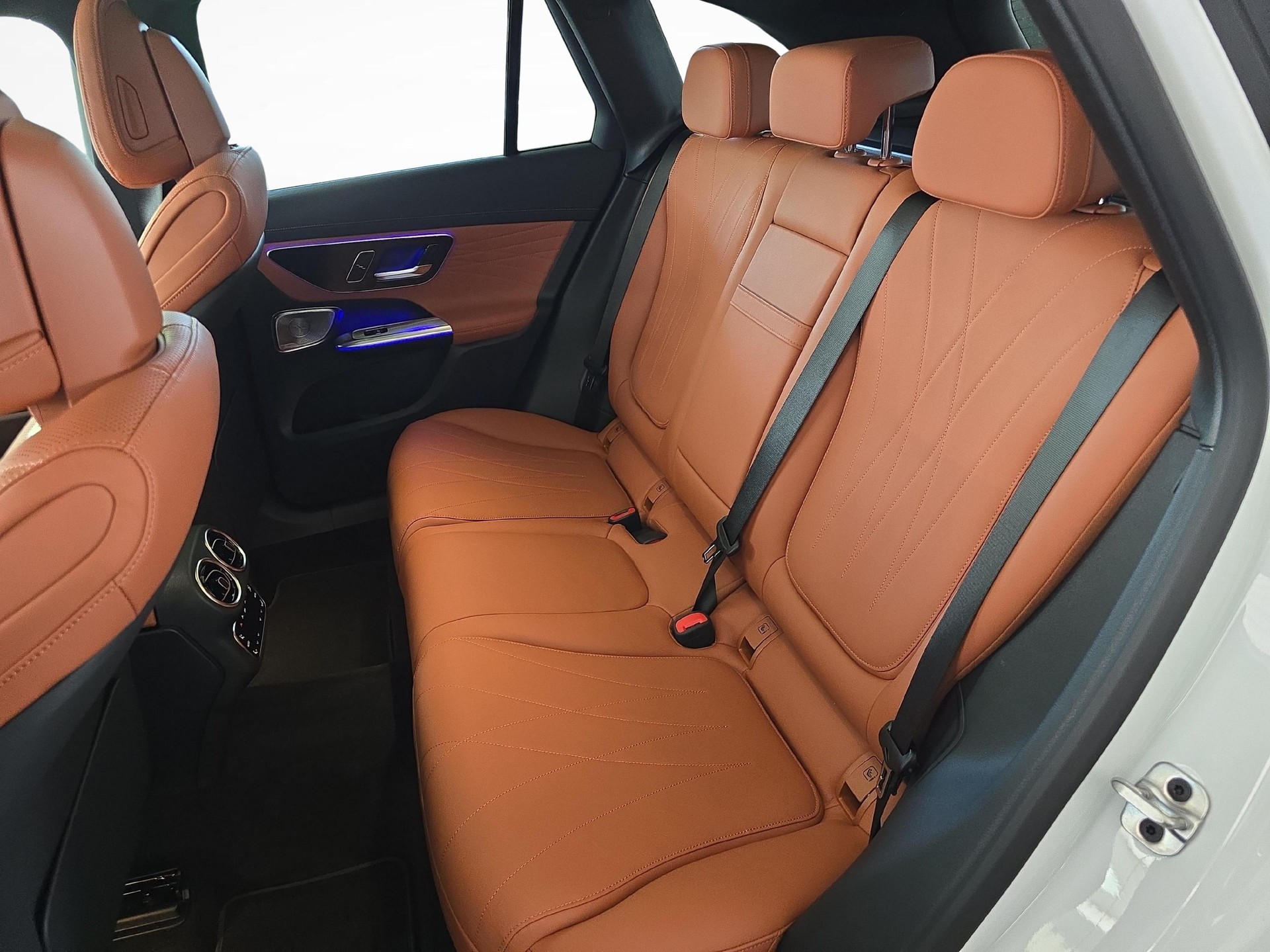 MERCEDES-BENZ GLC 300 d 4MATIC AMG Line-image-10