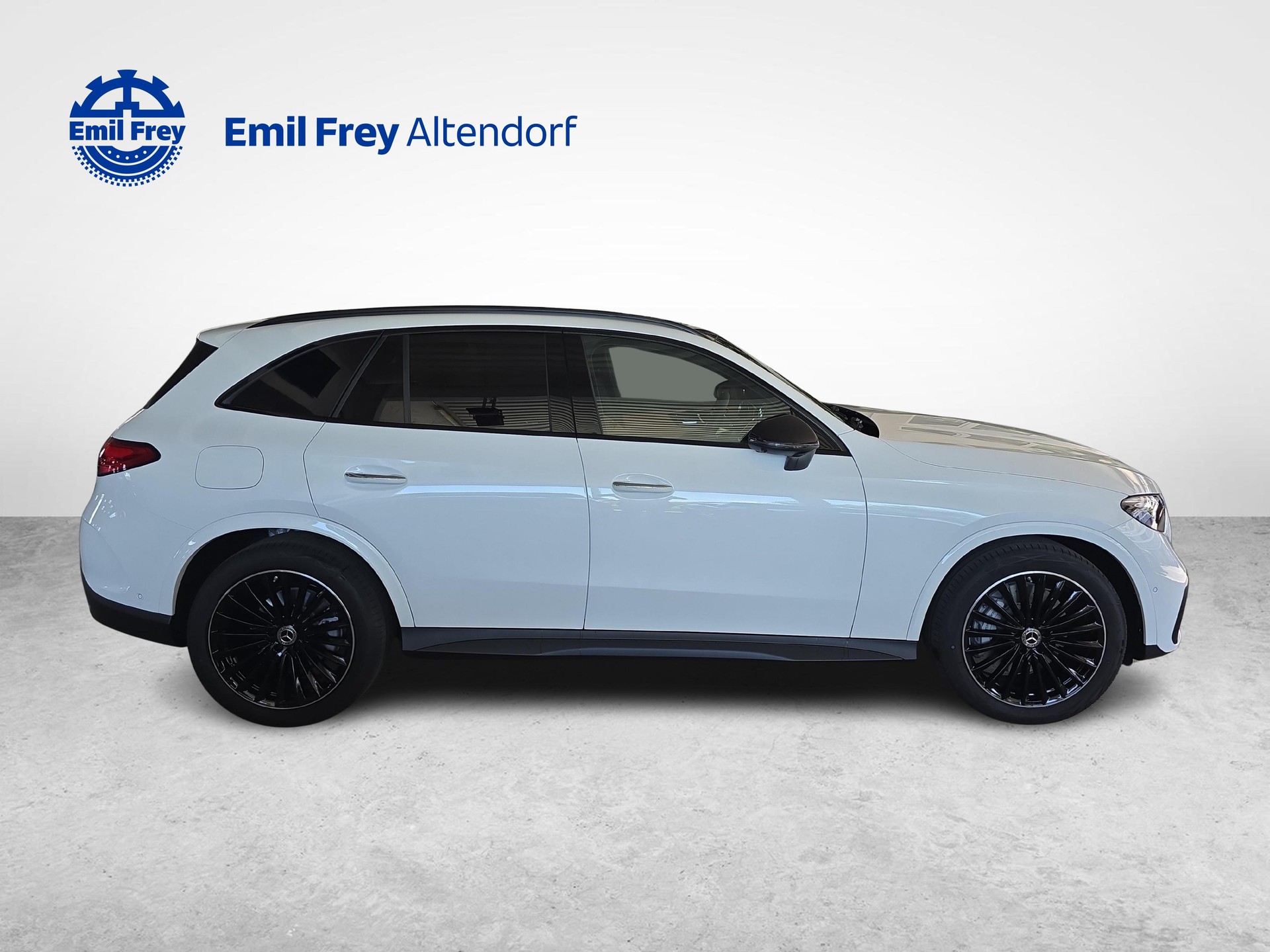 MERCEDES-BENZ GLC 300 d 4MATIC AMG Line-image-5