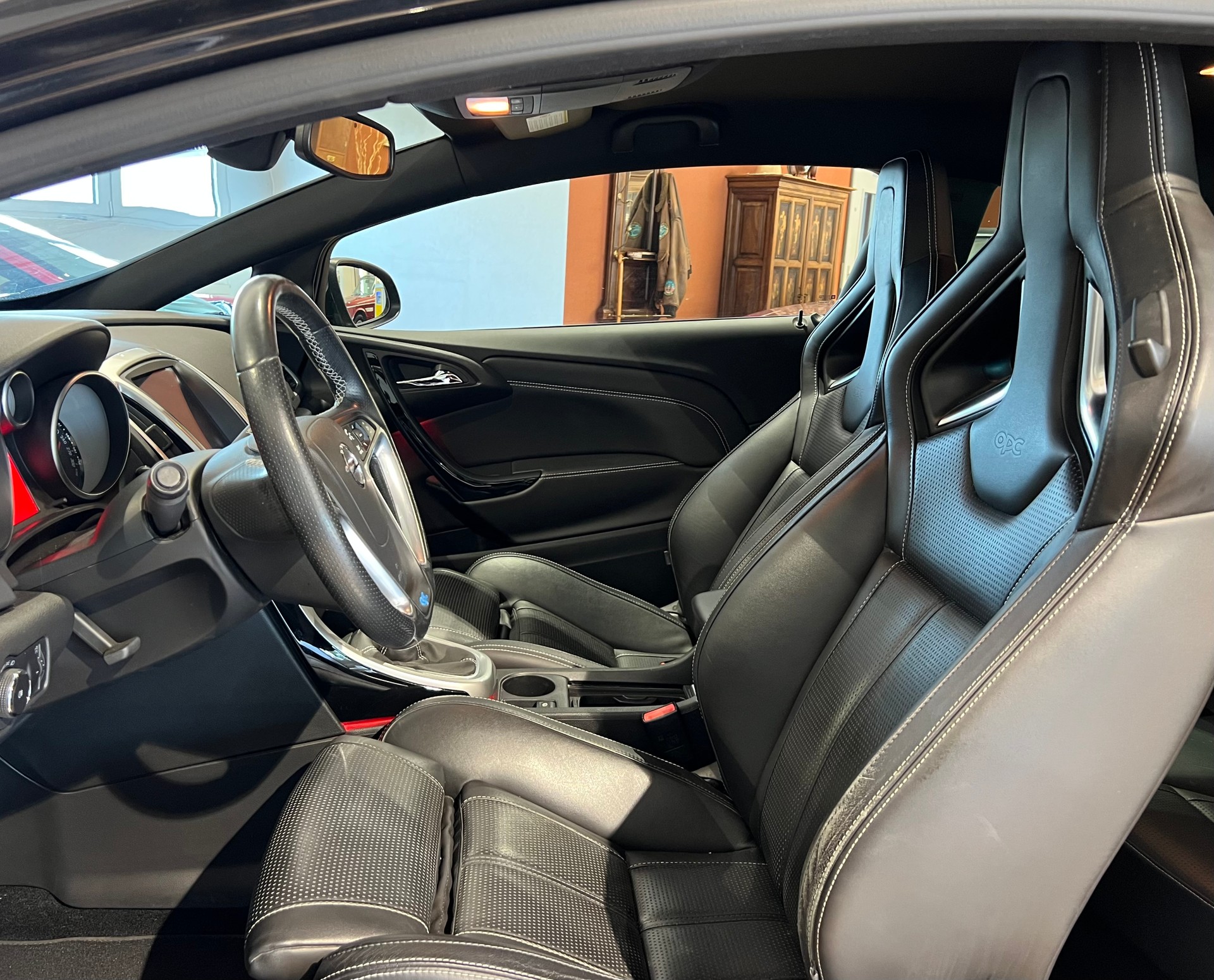 OPEL Astra GTC 2.0i 16V Turbo OPC 280PS-image-3
