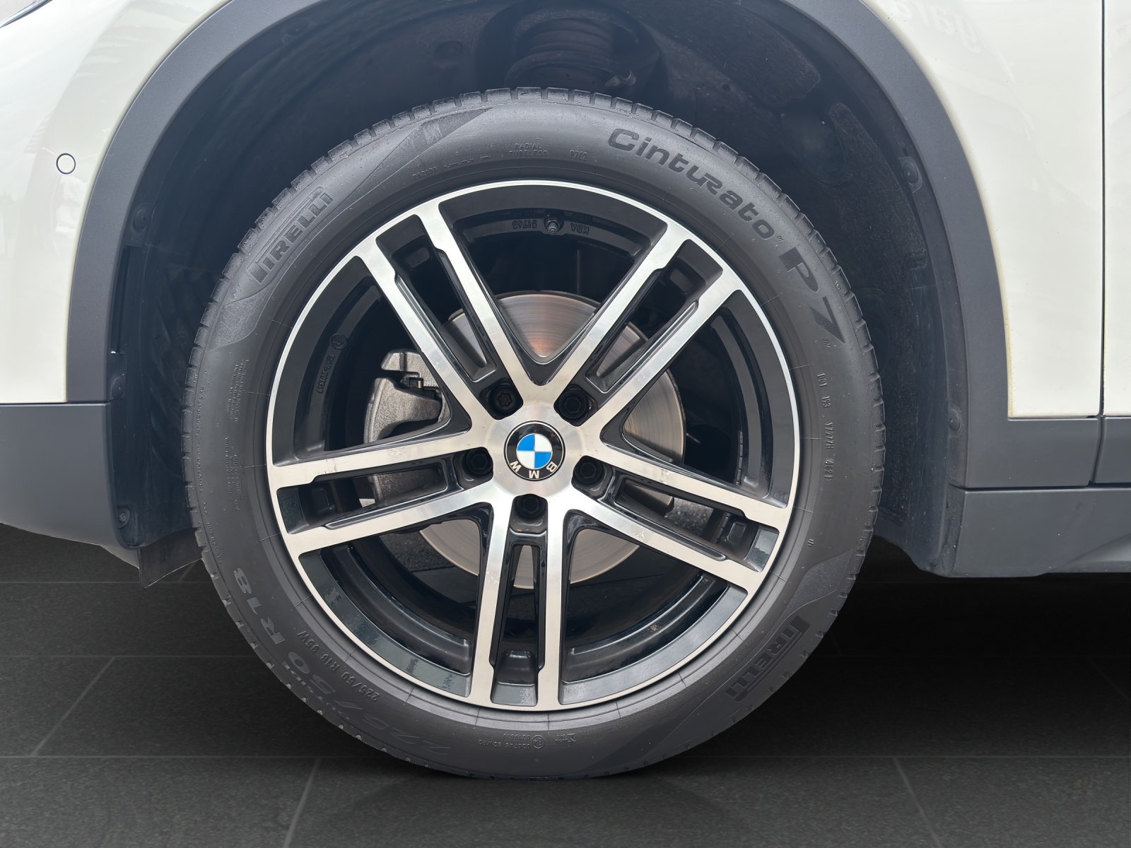 BMW X1 sDrive 18i Steptronic DSK mit Komfortzugang, Rückfahrkamera & Winterräder-image-10