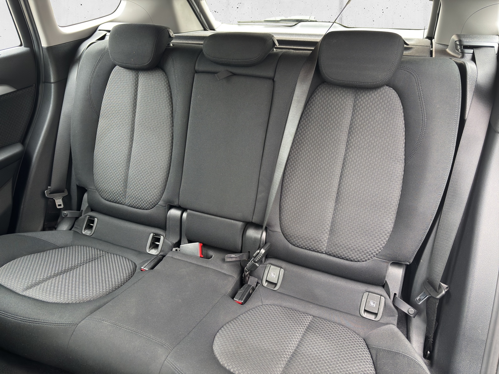 BMW X1 sDrive 18i Steptronic DSK mit Komfortzugang, Rückfahrkamera & Winterräder-image-28