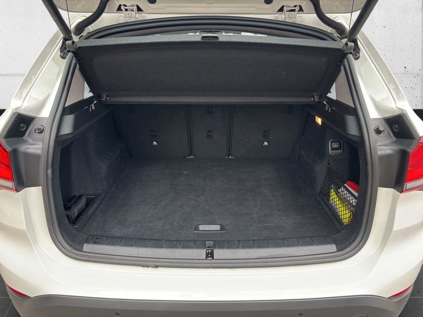 BMW X1 sDrive 18i Steptronic DSK mit Komfortzugang, Rückfahrkamera & Winterräder-image-7