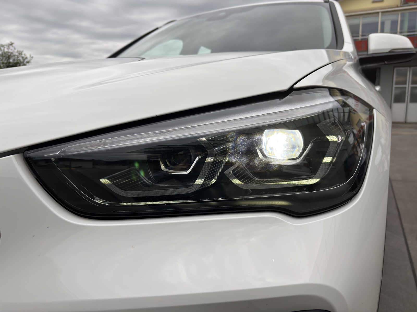 BMW X1 sDrive 18i Steptronic DSK mit Komfortzugang, Rückfahrkamera & Winterräder-image-9
