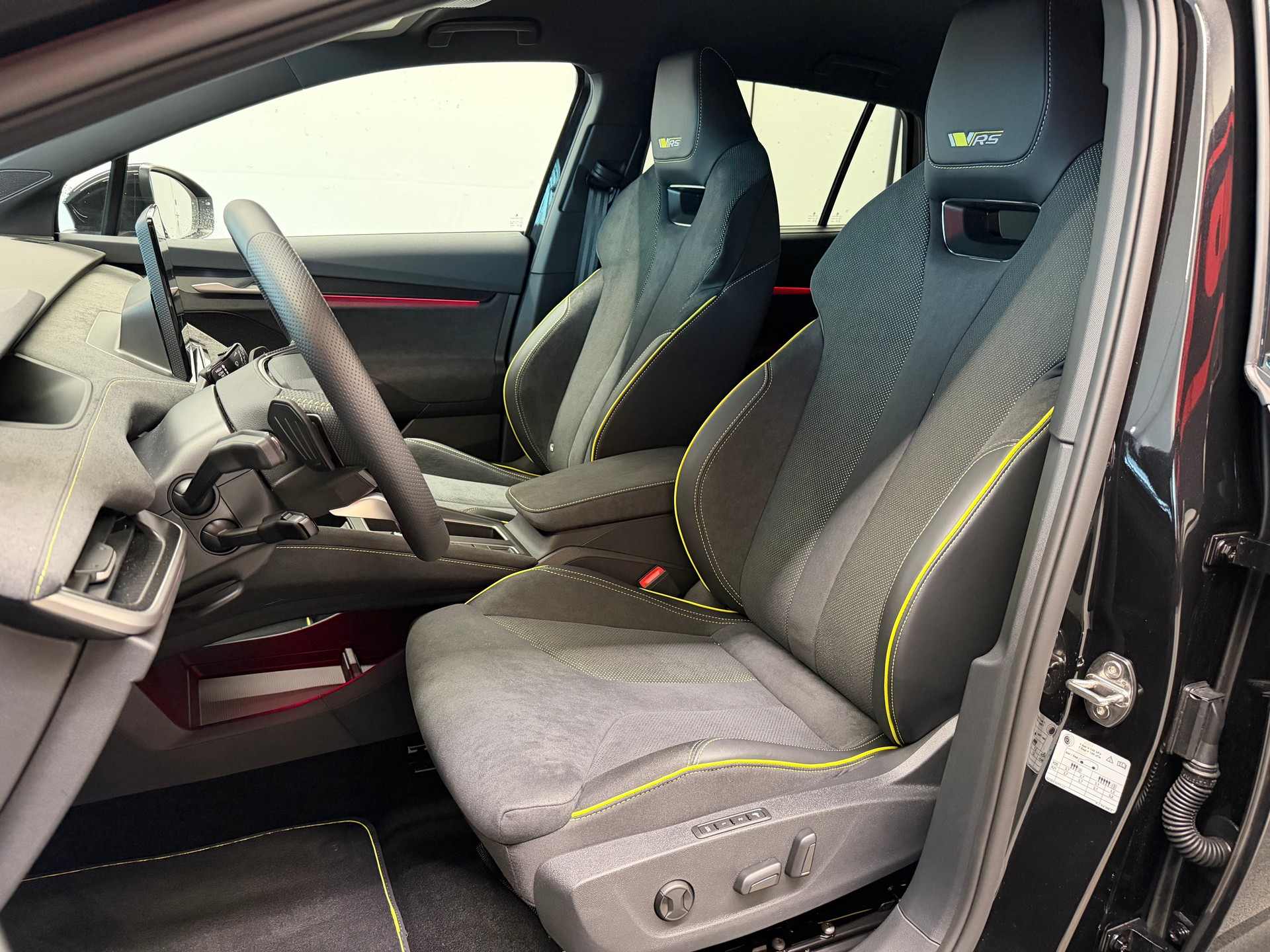 SKODA Elroq RS 4x4-image-13