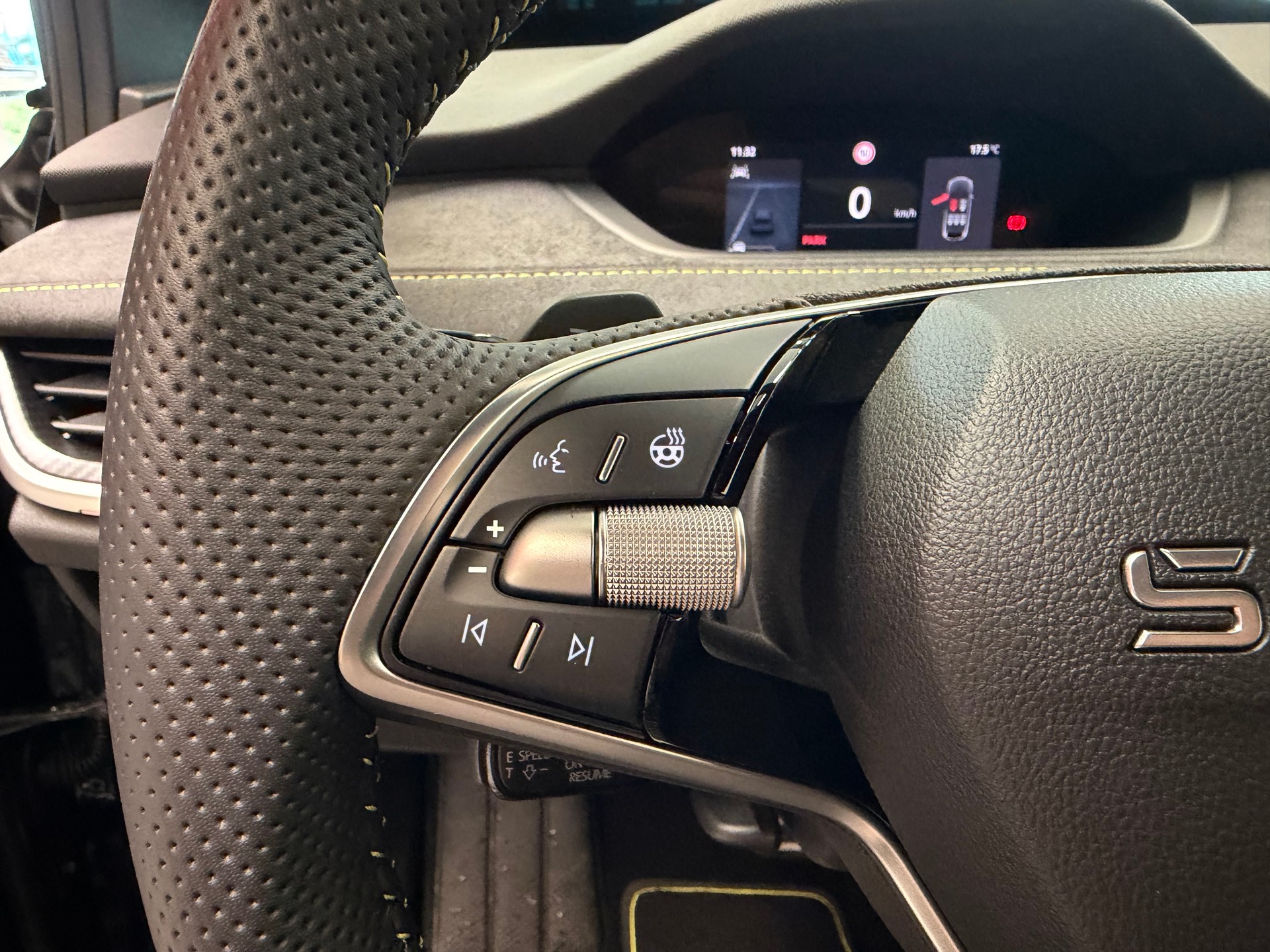 SKODA Elroq RS 4x4-image-17