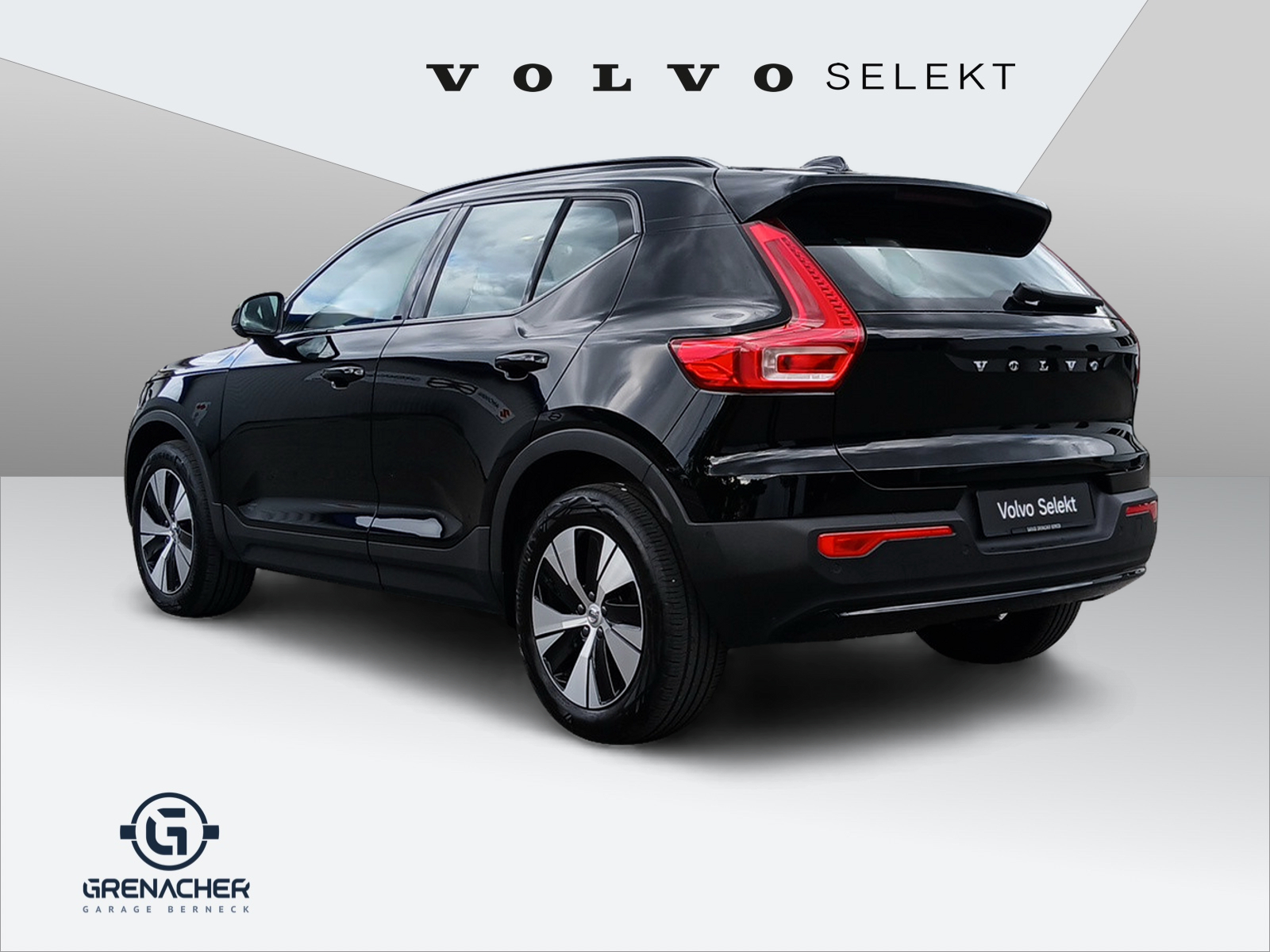 VOLVO XC40 2.0 B4 MH Plus Dark AWD-image-3