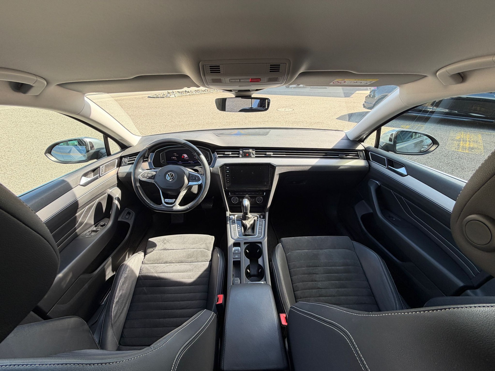 VW Passat 2.0 TDI BMT Elegance 4Motion DSG-image-21