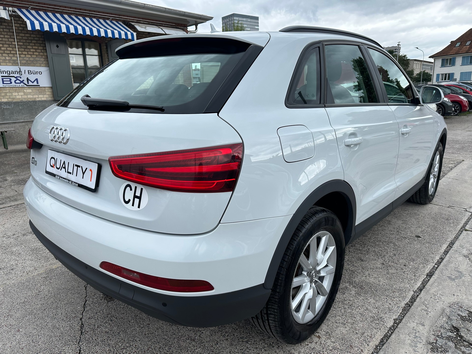 AUDI Q3 2.0 TFSI quattro-image-6