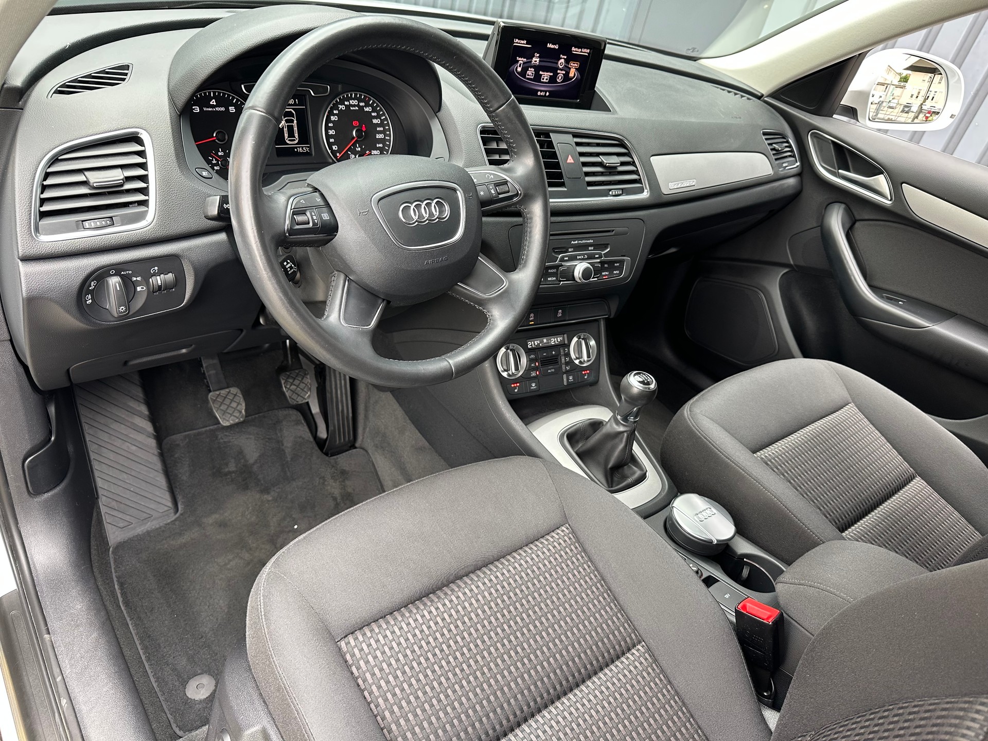 AUDI Q3 2.0 TFSI quattro-image-9