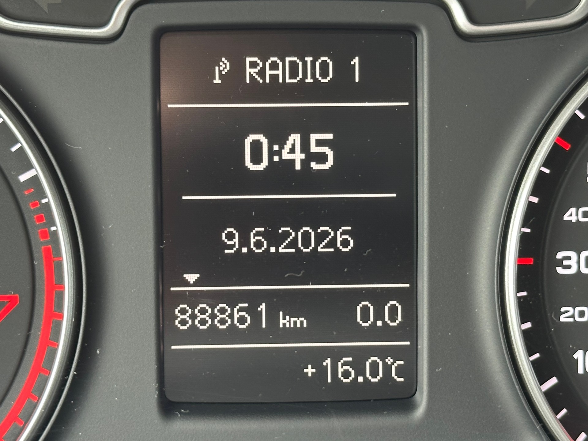 AUDI Q3 2.0 TFSI quattro-image-11