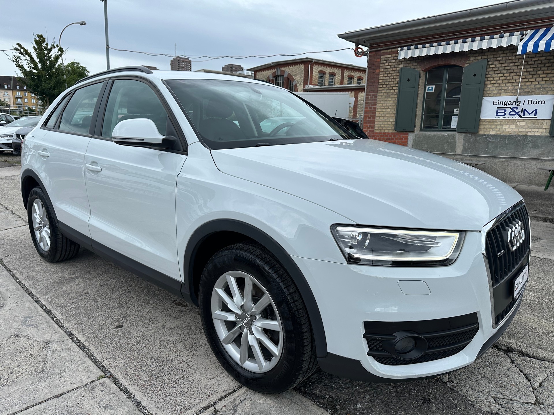 AUDI Q3 2.0 TFSI quattro-image-2
